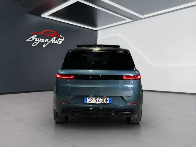 Land Rover Range Rover Sport view 3