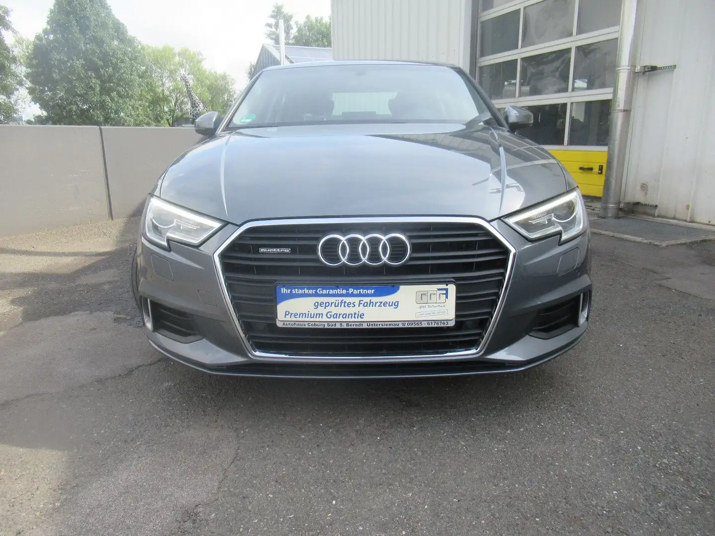 Audi A3 Limousine quattro sport NAVI SHZG XENON 4x4 Grijs - 2