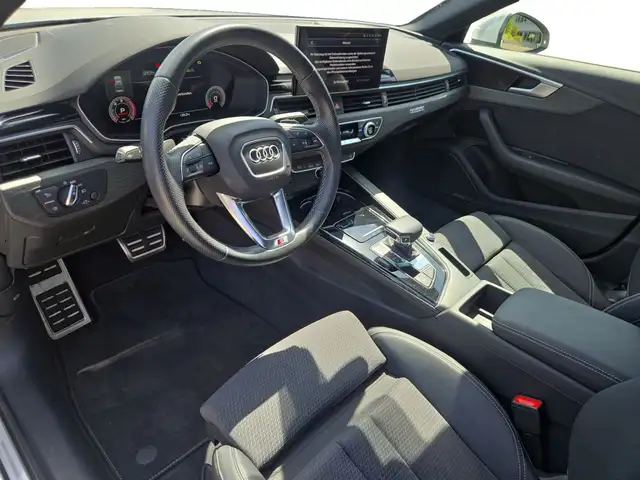 Audi A4 view 4