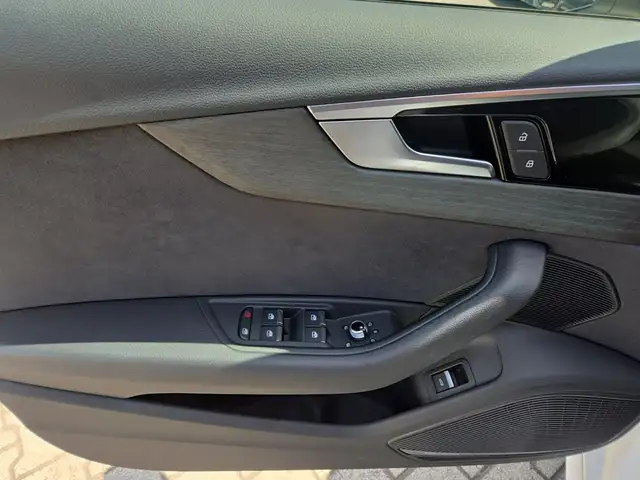 Audi A4 view 16
