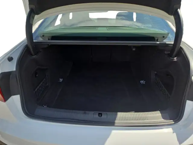 Audi A4 view 14