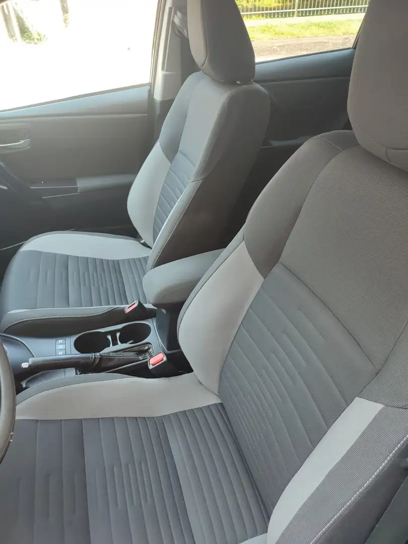 Toyota Auris 1.8h Cool cvt - 1