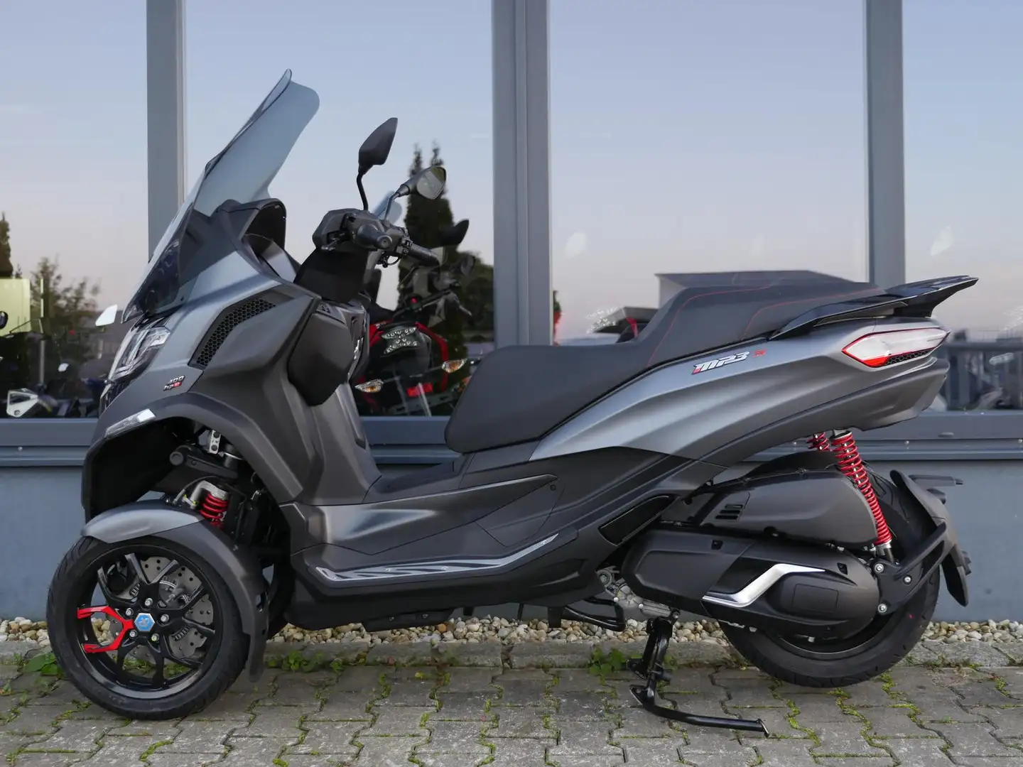 Piaggio MP3 400 Sport - Lager - Grau Titanio - Facelift - 2