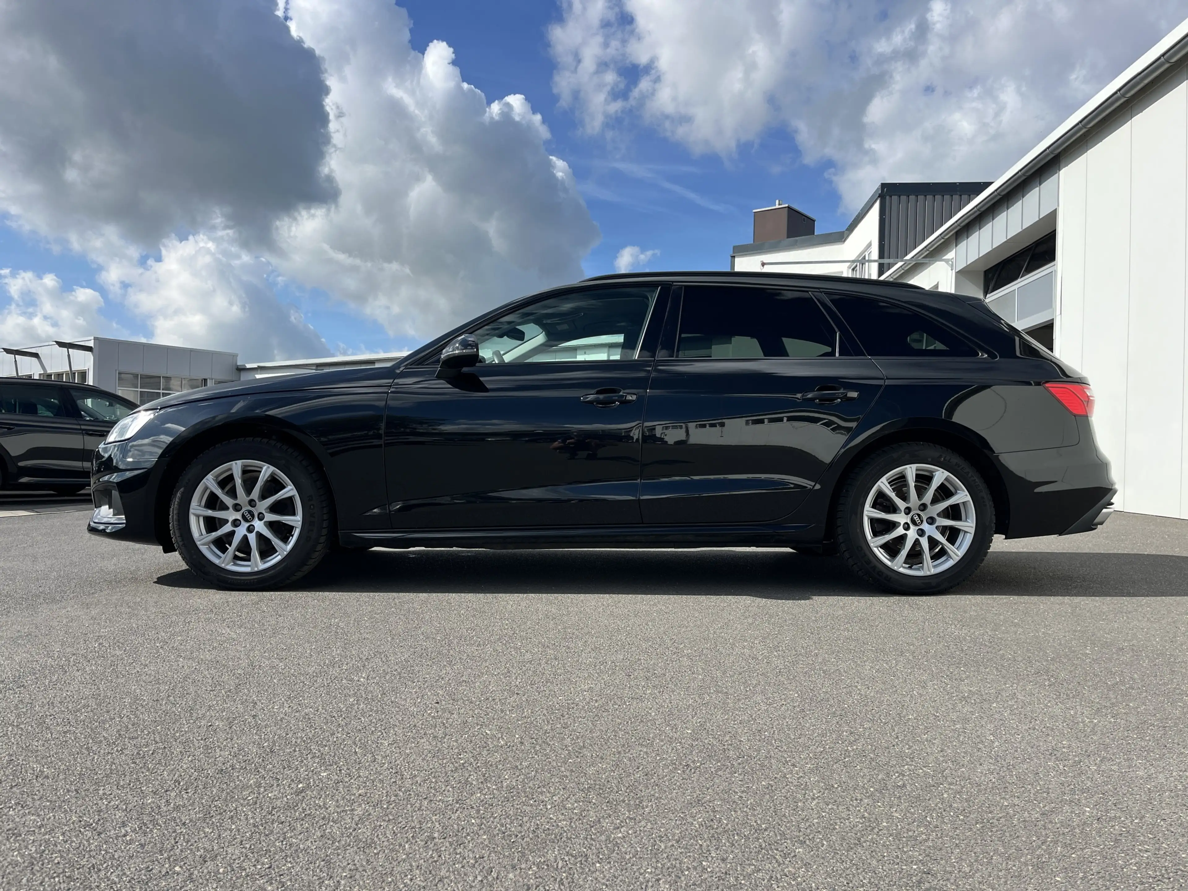 Audi A4 Avant 35 2.0 TFSI S tronic advanced 138€ m.20% A — photo 2