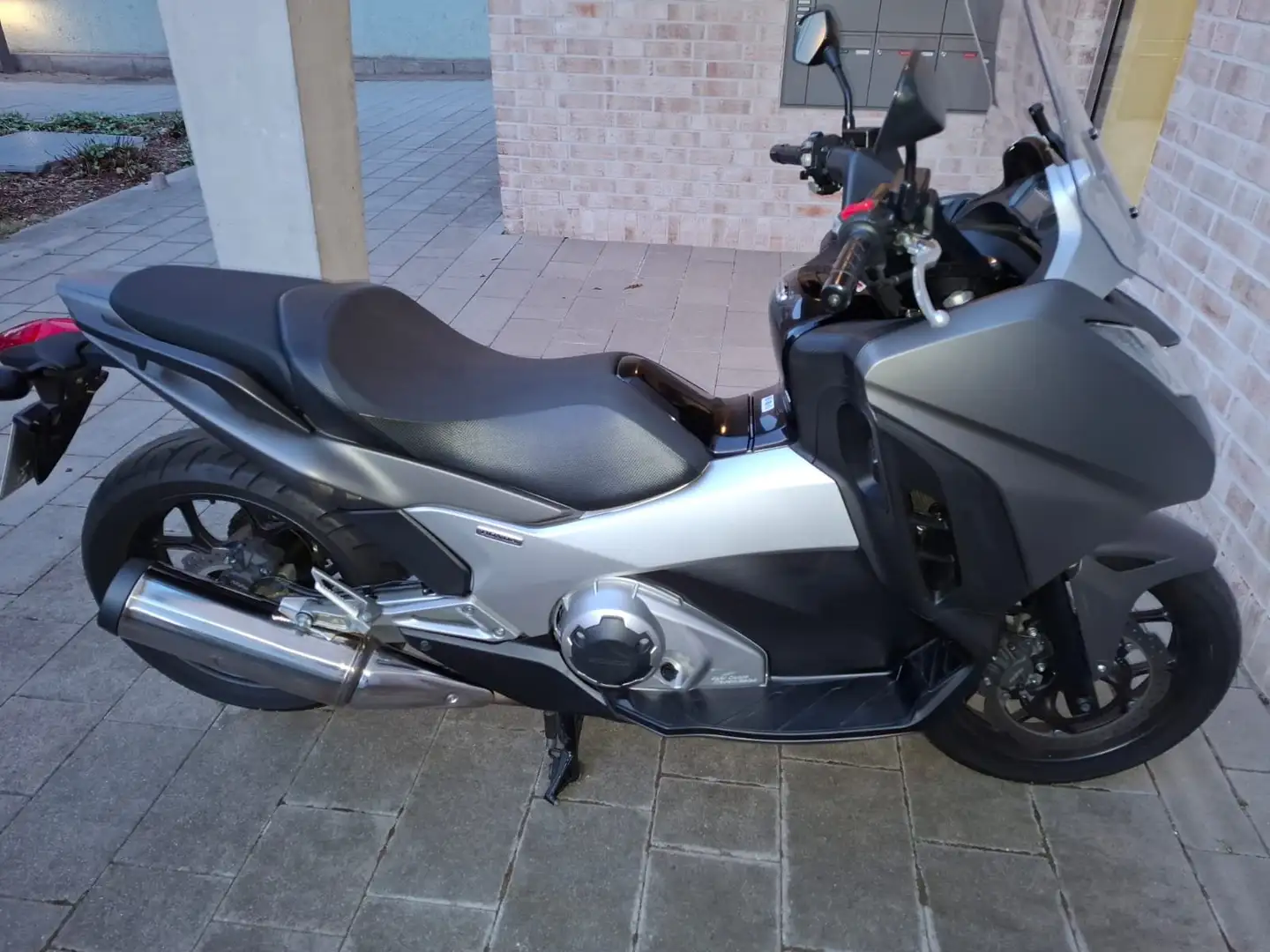 Honda Integra NC 750 Silber - 1