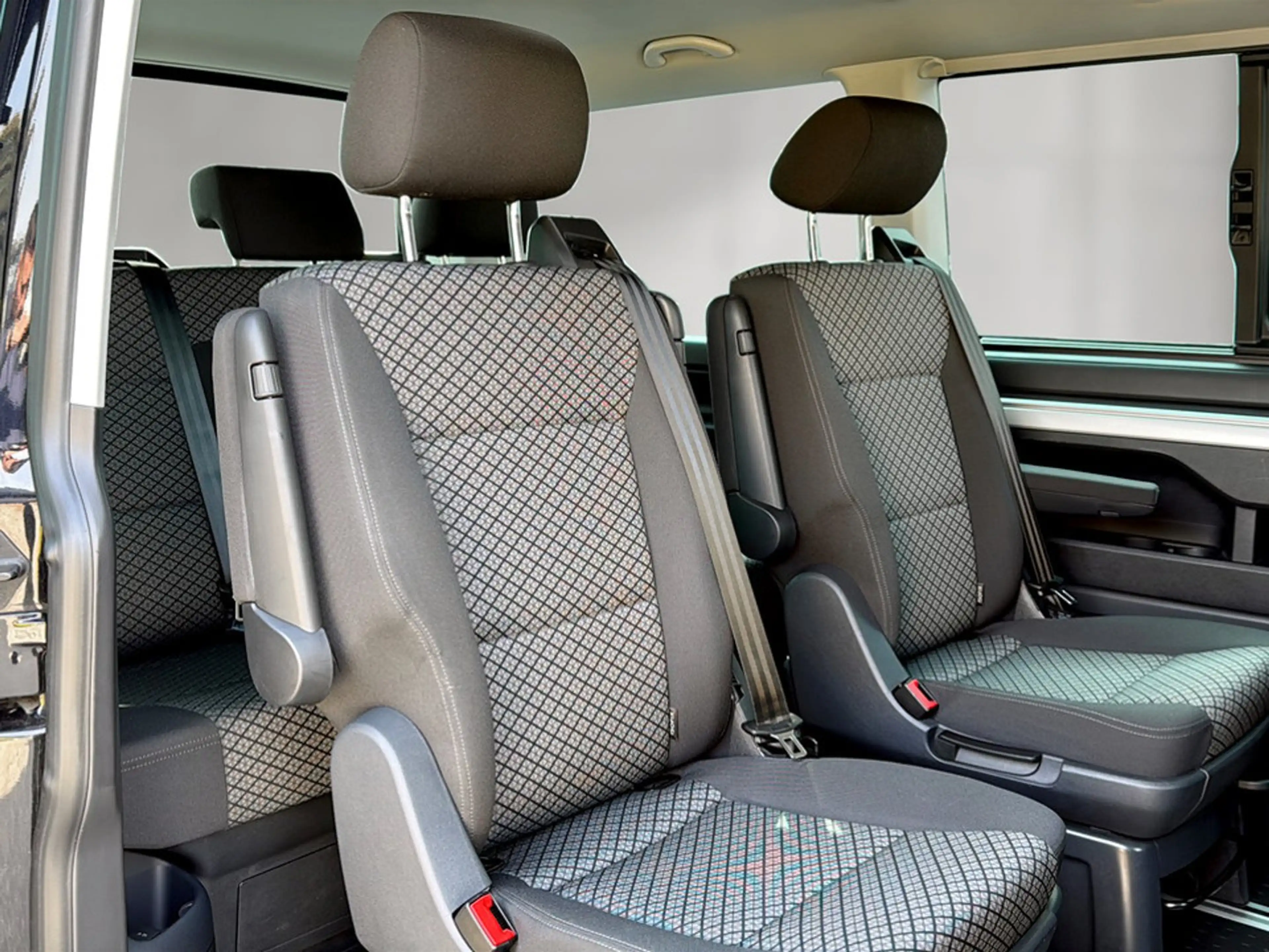 Volkswagen T6.1 Multivan VW T6.1 Multivan Trendline TDI 4MOTION — photo 12