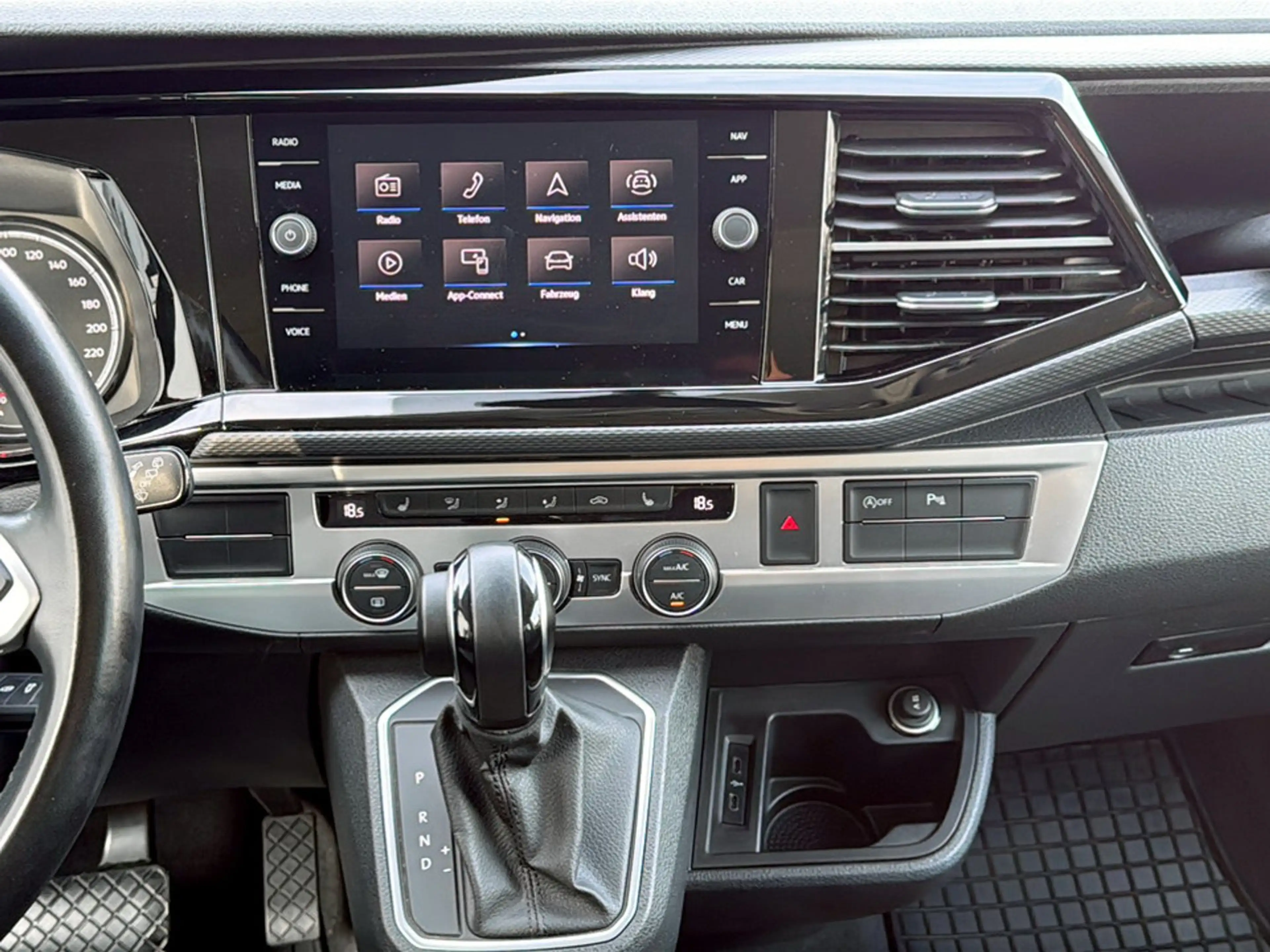 Volkswagen T6.1 Multivan VW T6.1 Multivan Trendline TDI 4MOTION — photo 8