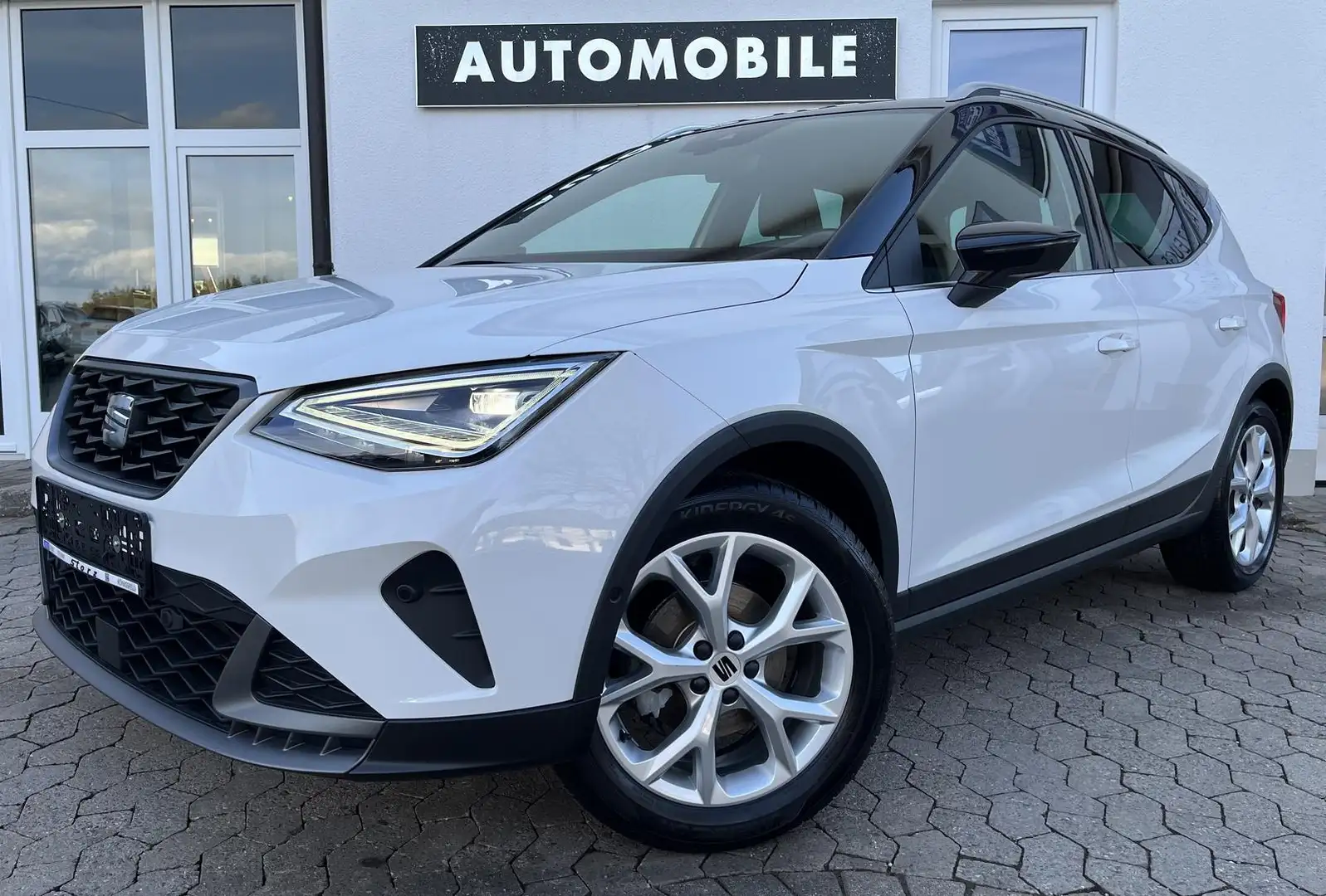 SEAT Arona 1.0 TSI DSG FR KAMERA NAVI LED SHZ DAB PDC Weiß - 1