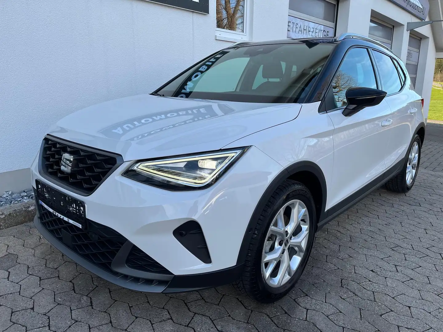 SEAT Arona 1.0 TSI DSG FR KAMERA NAVI LED SHZ DAB PDC Weiß - 2
