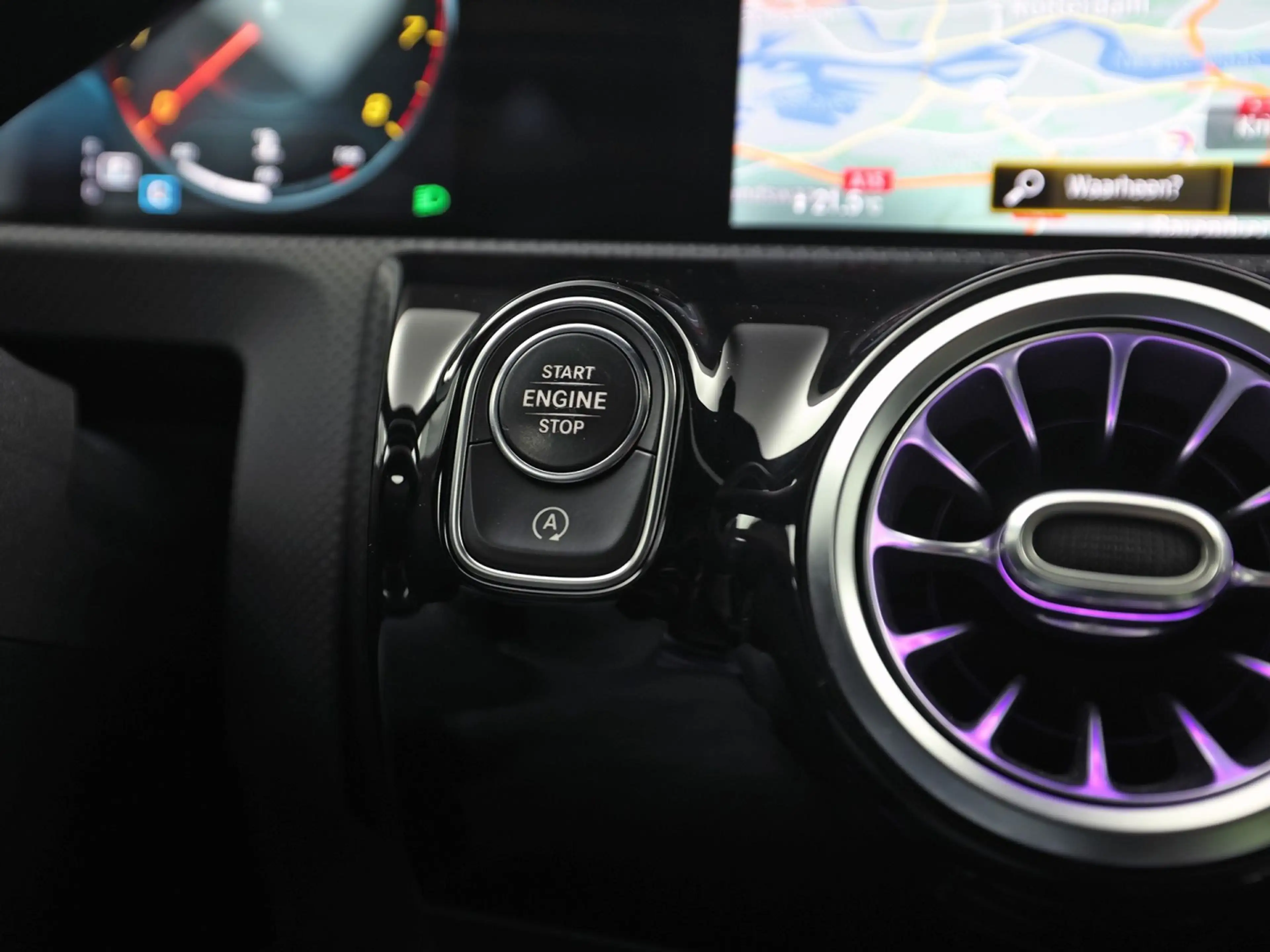 Mercedes-Benz A 200 AMG Sport 163Pk Automaat (PANORAMADAK, APPLE CARPL — photo 32