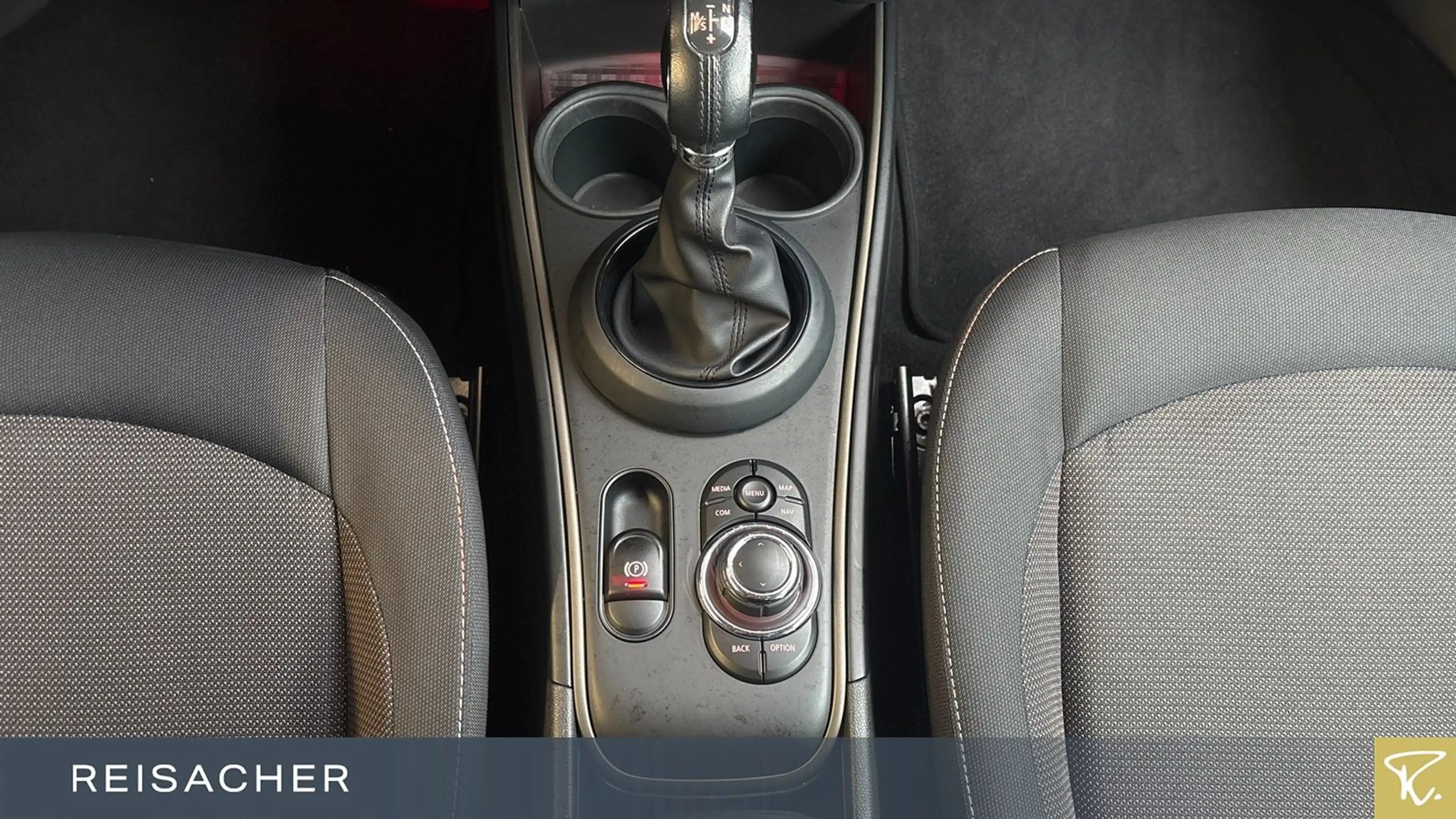 MINI Cooper SE Countryman Cooper SE ALL 4 Countryman A Essential-Trim Navi — photo 11