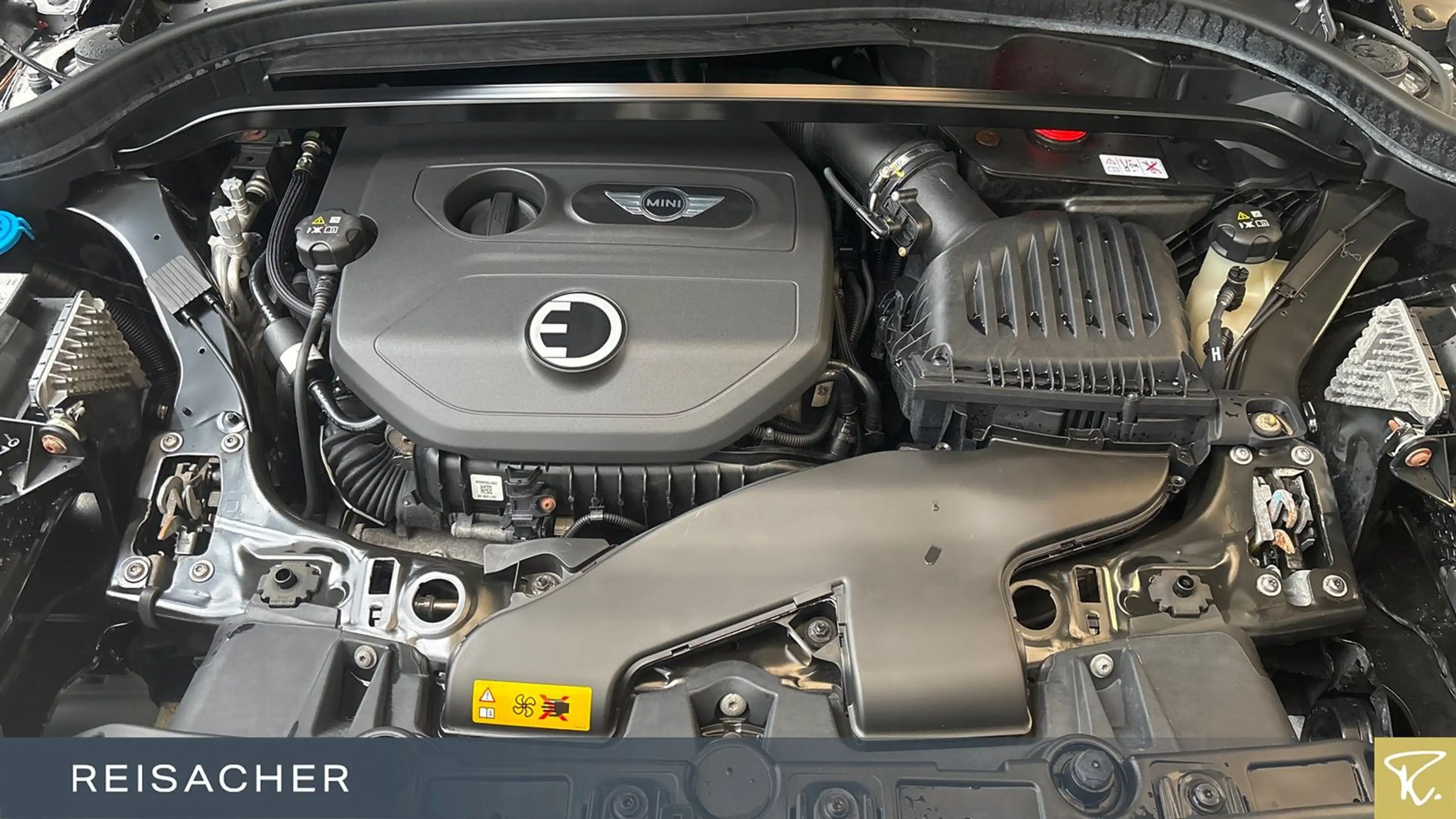 MINI Cooper SE Countryman Cooper SE ALL 4 Countryman A Essential-Trim Navi — photo 7