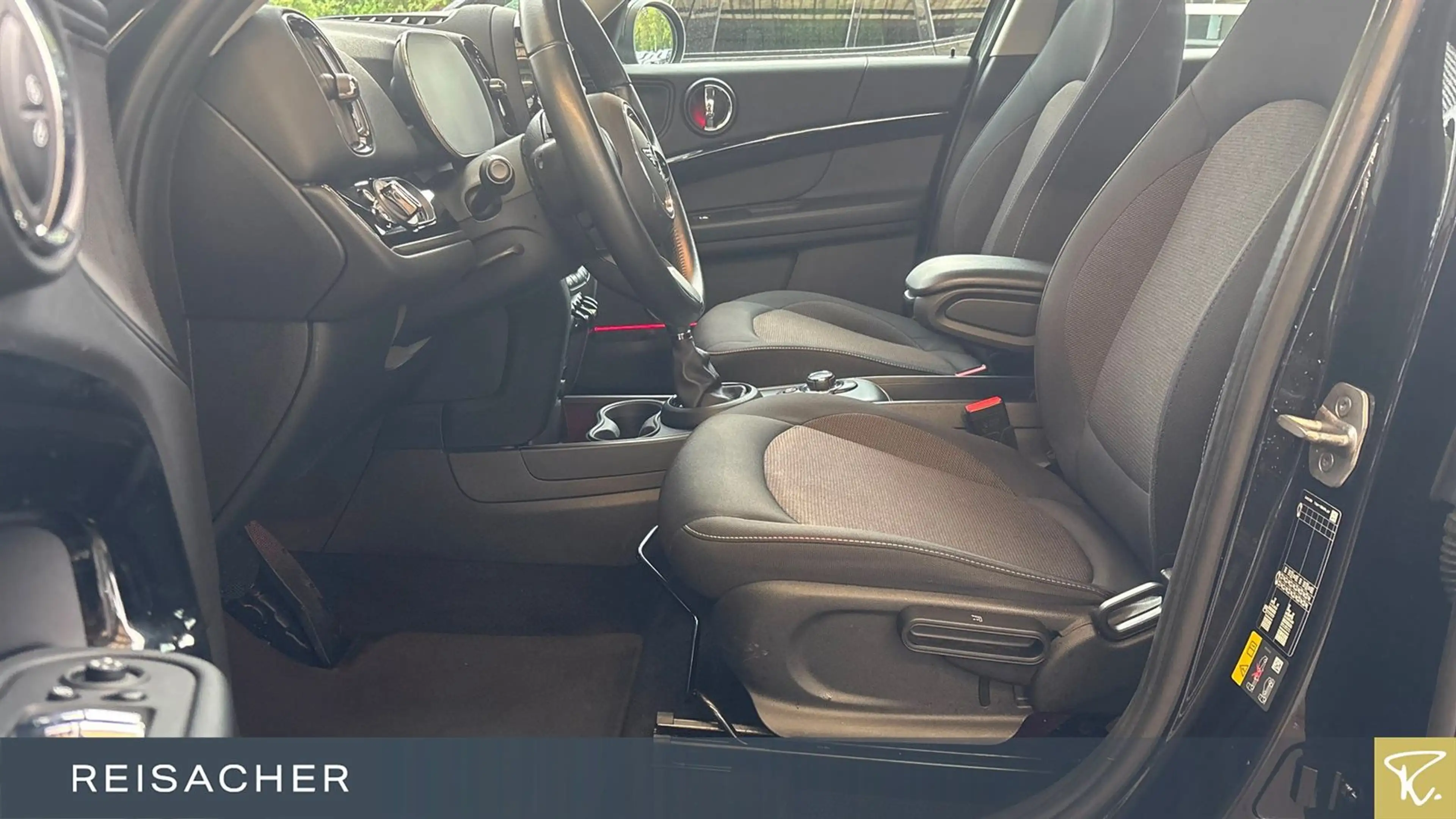 MINI Cooper SE Countryman Cooper SE ALL 4 Countryman A Essential-Trim Navi — photo 4
