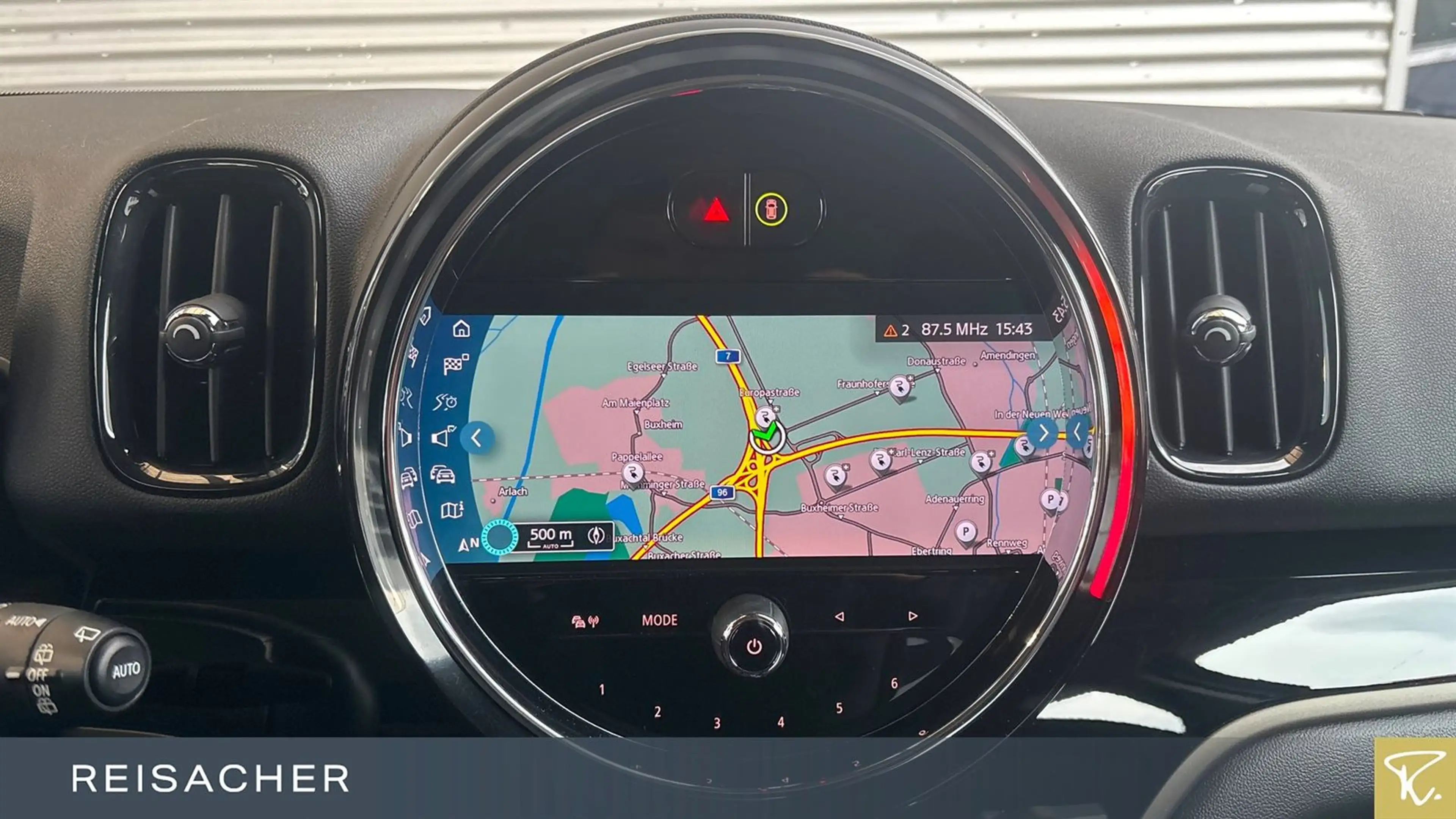 MINI Cooper SE Countryman Cooper SE ALL 4 Countryman A Essential-Trim Navi — photo 12