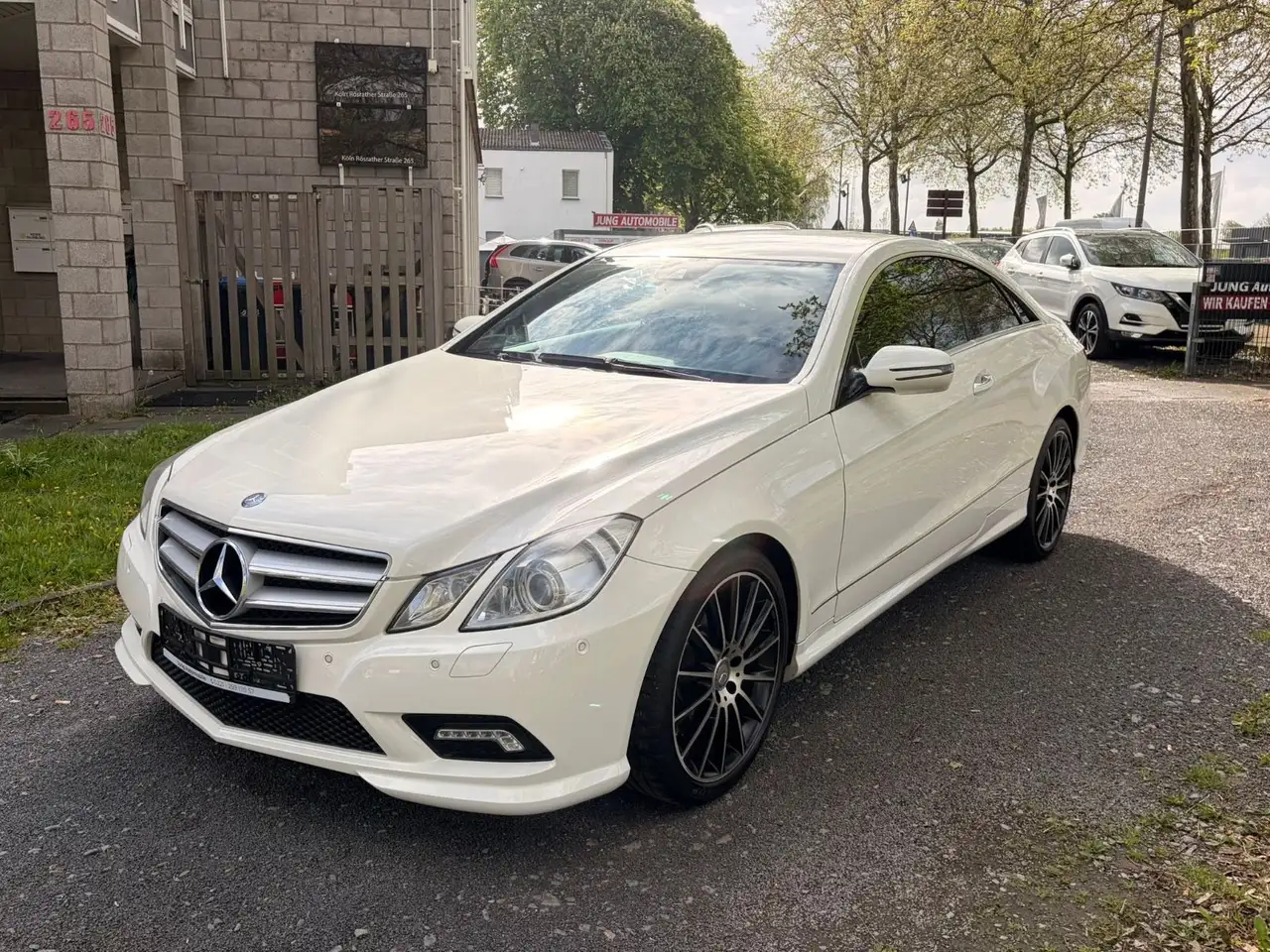 MERCEDES-BENZ E 500 - 387 ch - 106 000KMS - CAMÉRA D'AIDE AU STATIONNEMENT - HAYON ARRIÈRE ÉLECTRIQUE - SELLERIE CUIR