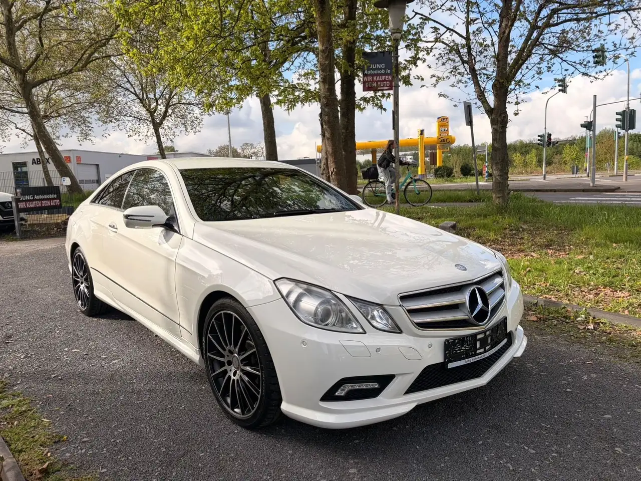 MERCEDES-BENZ E 500 - 387 ch - 106 000KMS - CAMÉRA D'AIDE AU STATIONNEMENT - HAYON ARRIÈRE ÉLECTRIQUE - SELLERIE CUIR