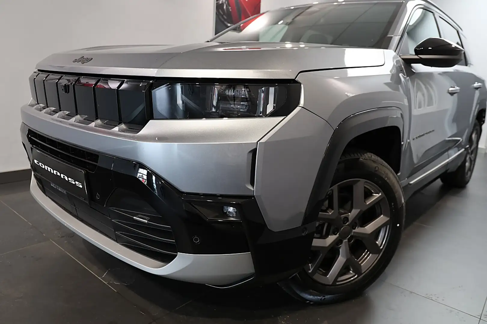Jeep Compass 1.2 DCT6 e-Hybrid First Edition Grau - 2