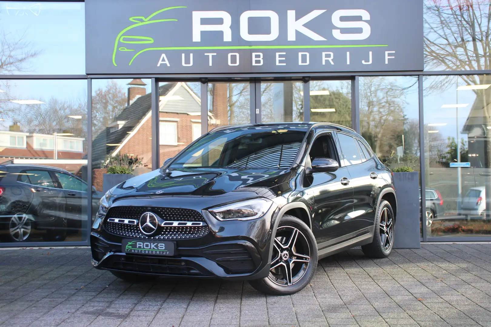 Mercedes-Benz GLA 250 e AMG Line NightPakket/Navi/Camera/Keyless/Ambient Zwart - 1