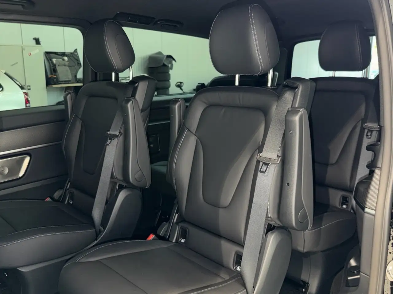 Mercedes-Benz V 300 d Avantgarde 4x4 extralang AMG AIRMATIC 360 14