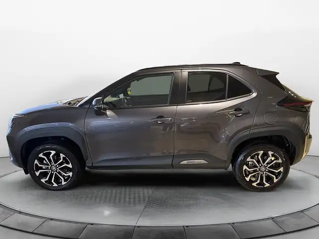 Toyota Yaris Cross view 3
