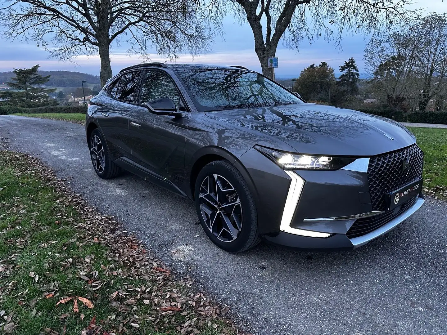 DS Automobiles DS 4 1.5 BLUEHDI 130CH CROSS TROCADERO Gris - 1