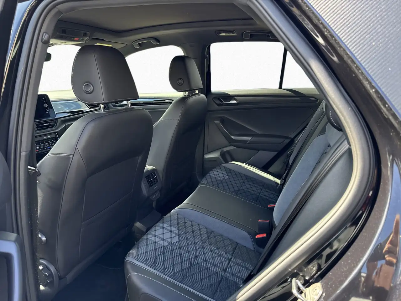 Volkswagen T-Roc R-Line 1.5 TSI 7-DSG AHK PANO, миниатюра 13