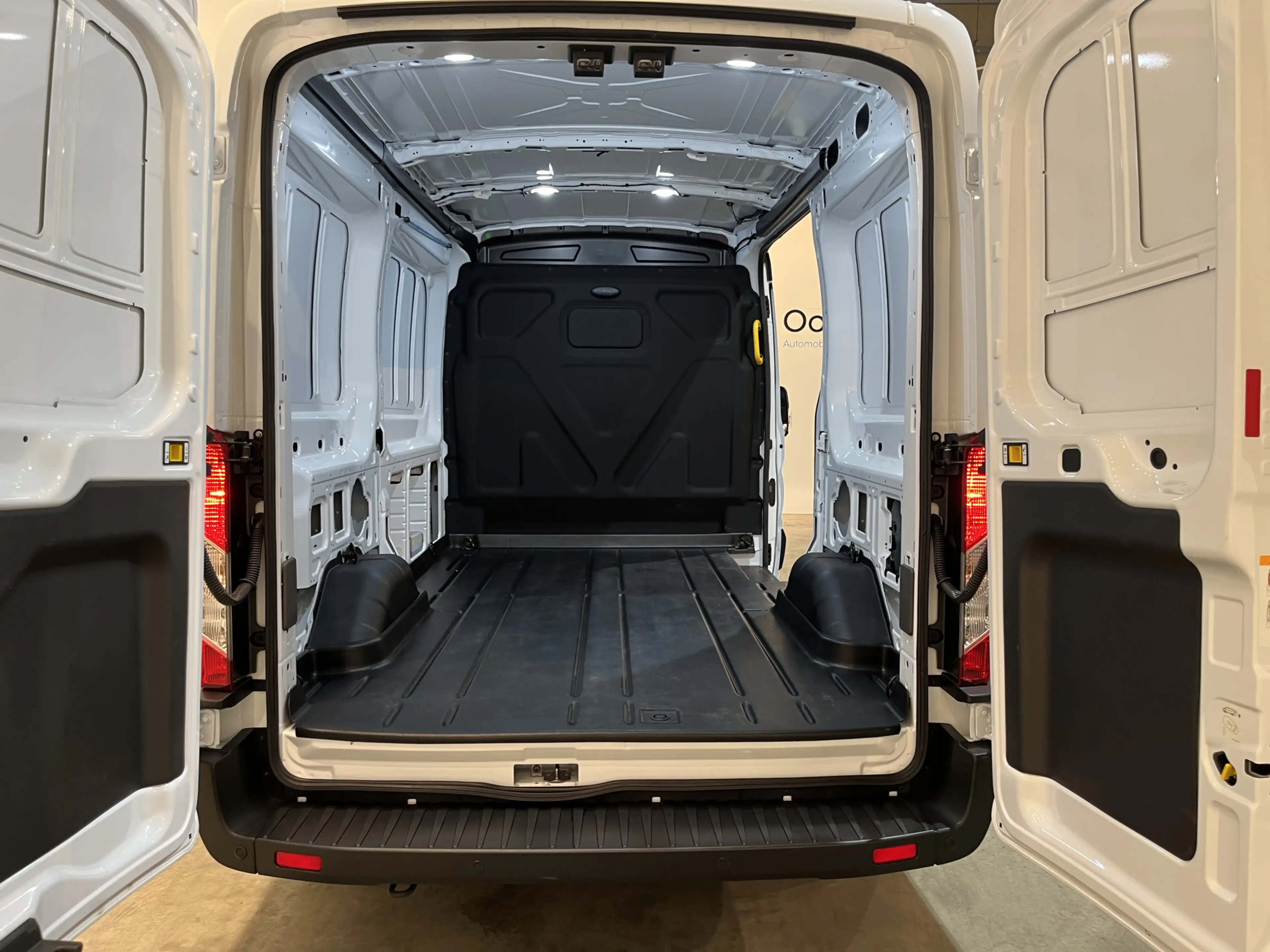 Ford E-Transit 390 (3500 kg) L2H2 Trend 68 kWh / 100% Elektrisch — photo 5