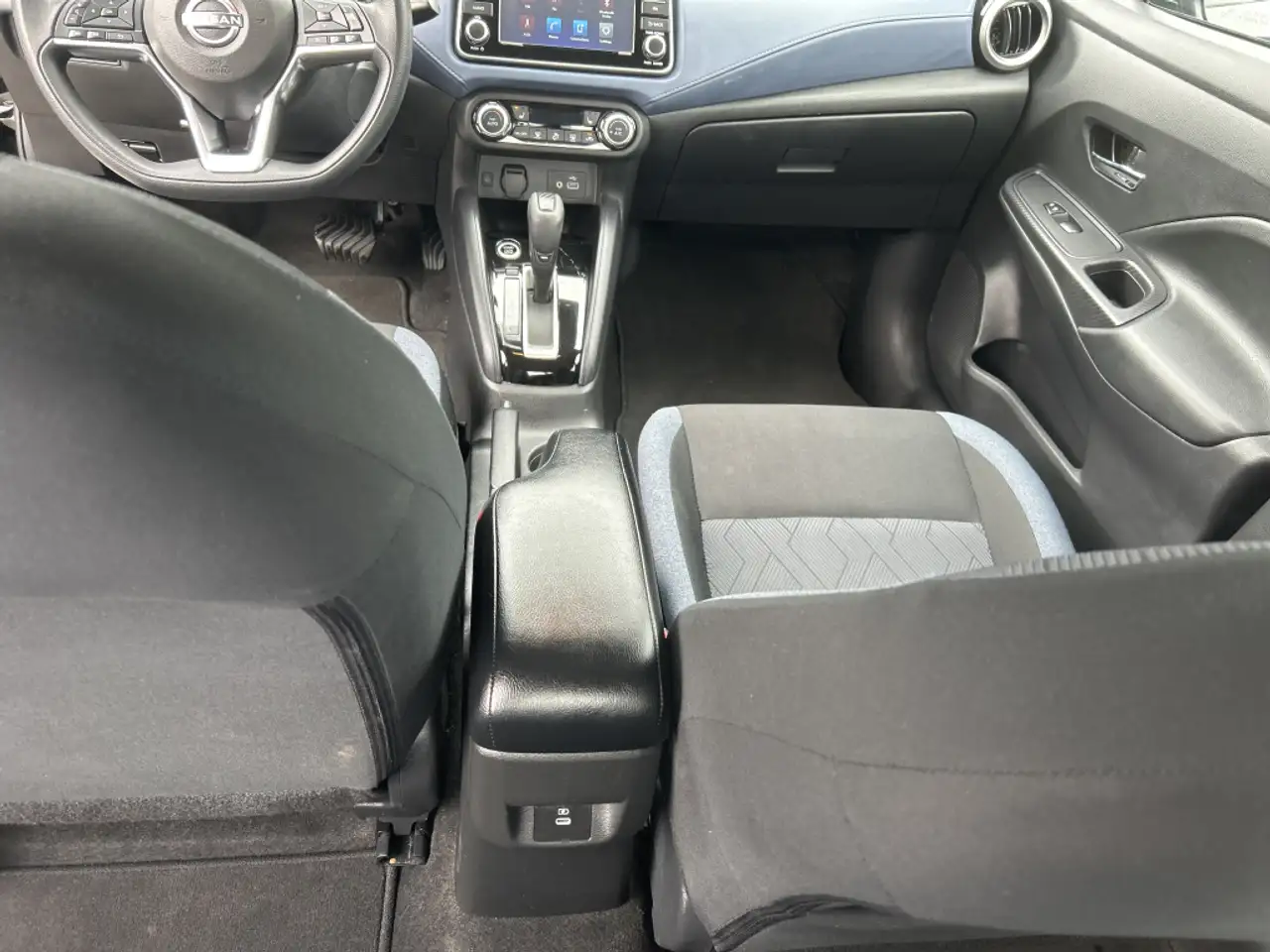 Nissan Versa photo Nissan Versa