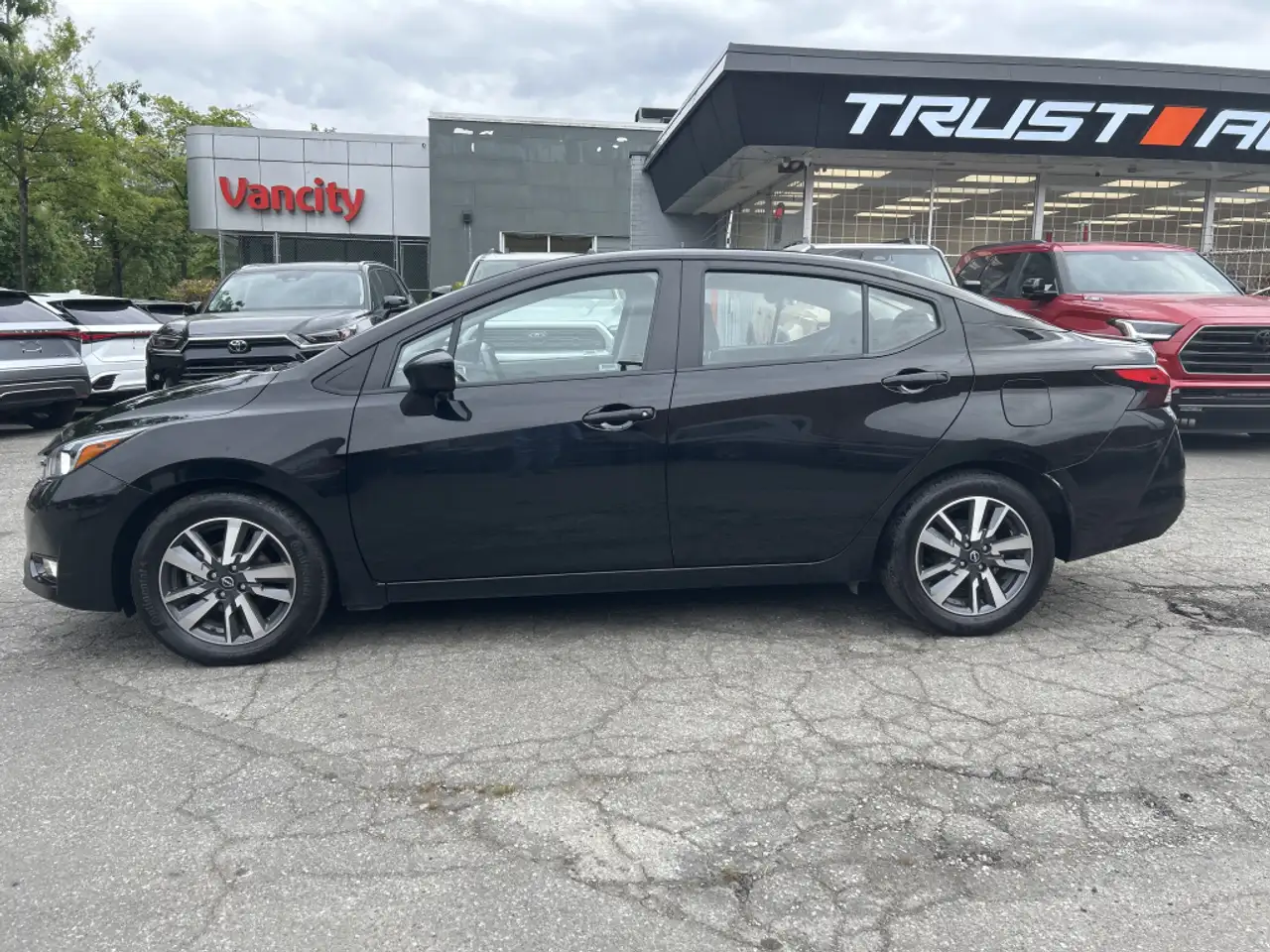 Nissan Versa photo Nissan Versa