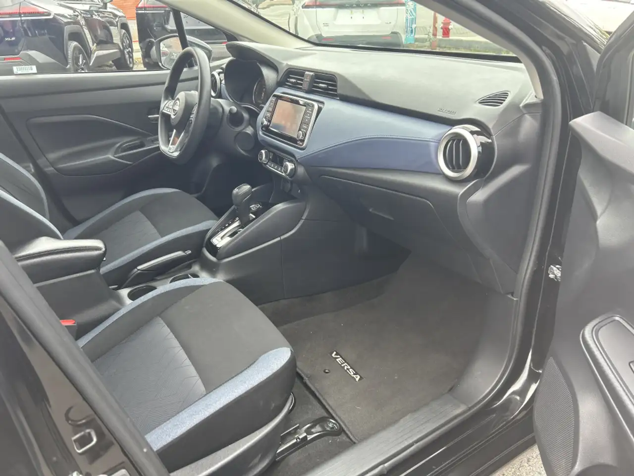 Nissan Versa photo Nissan Versa