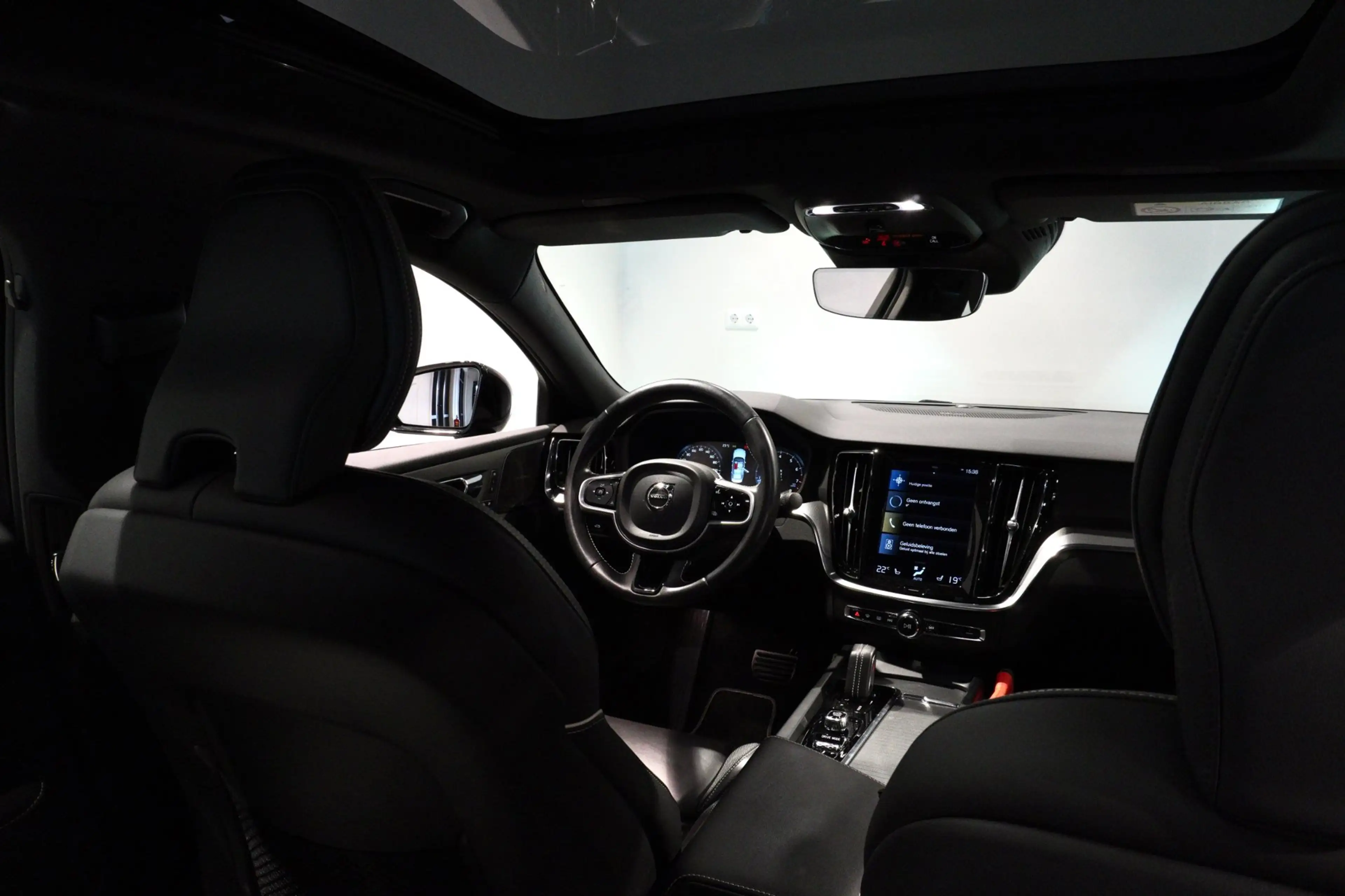 Volvo S60 2.0 B3 R-Design Pano|ACC|Stoel/stuur verwarming — photo 3