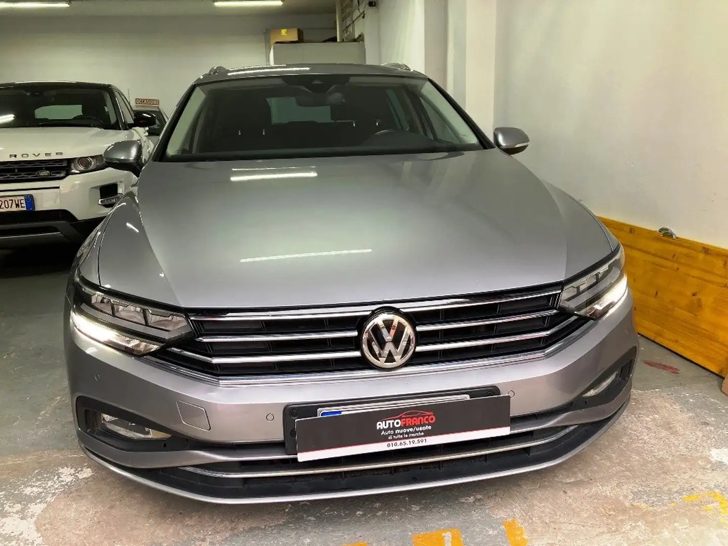 Volkswagen Passat Variant 1.6 120cv tdi Business dsg, car play, navi, full Grijs - 1