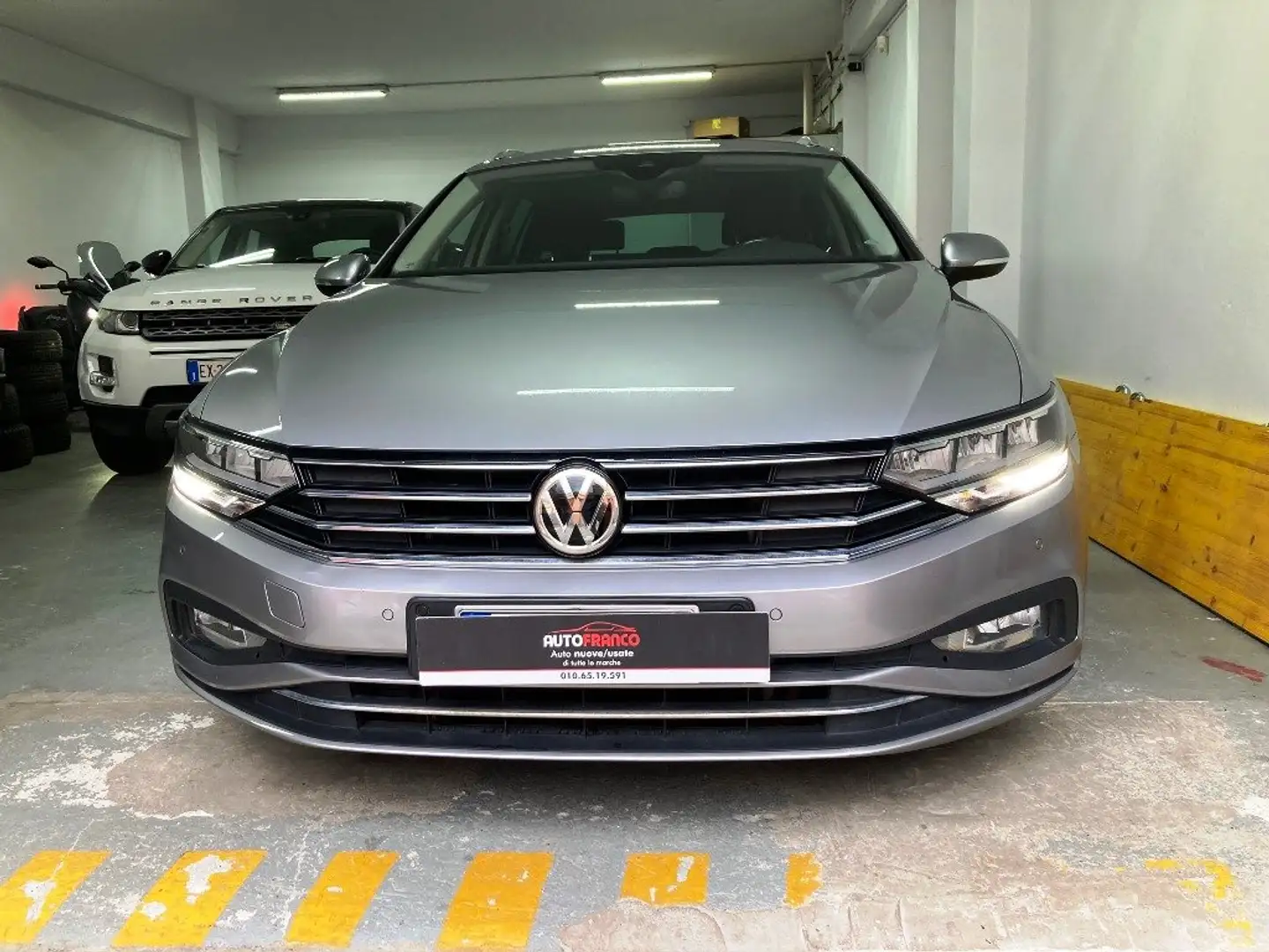 Volkswagen Passat Variant 1.6 120cv tdi Business dsg, car play, navi, full Grijs - 2
