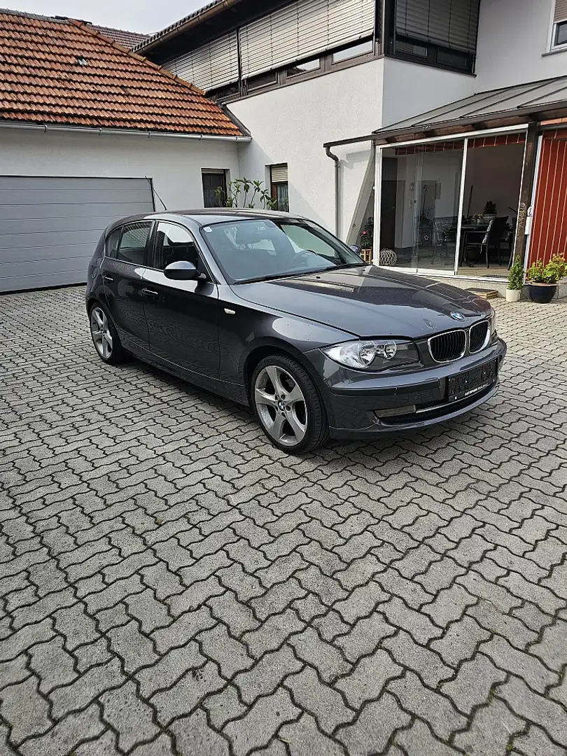 BMW 116 i Advantage Grau - 2