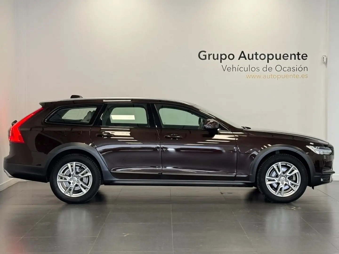Volvo V90 D4 AWD AUTO - 2