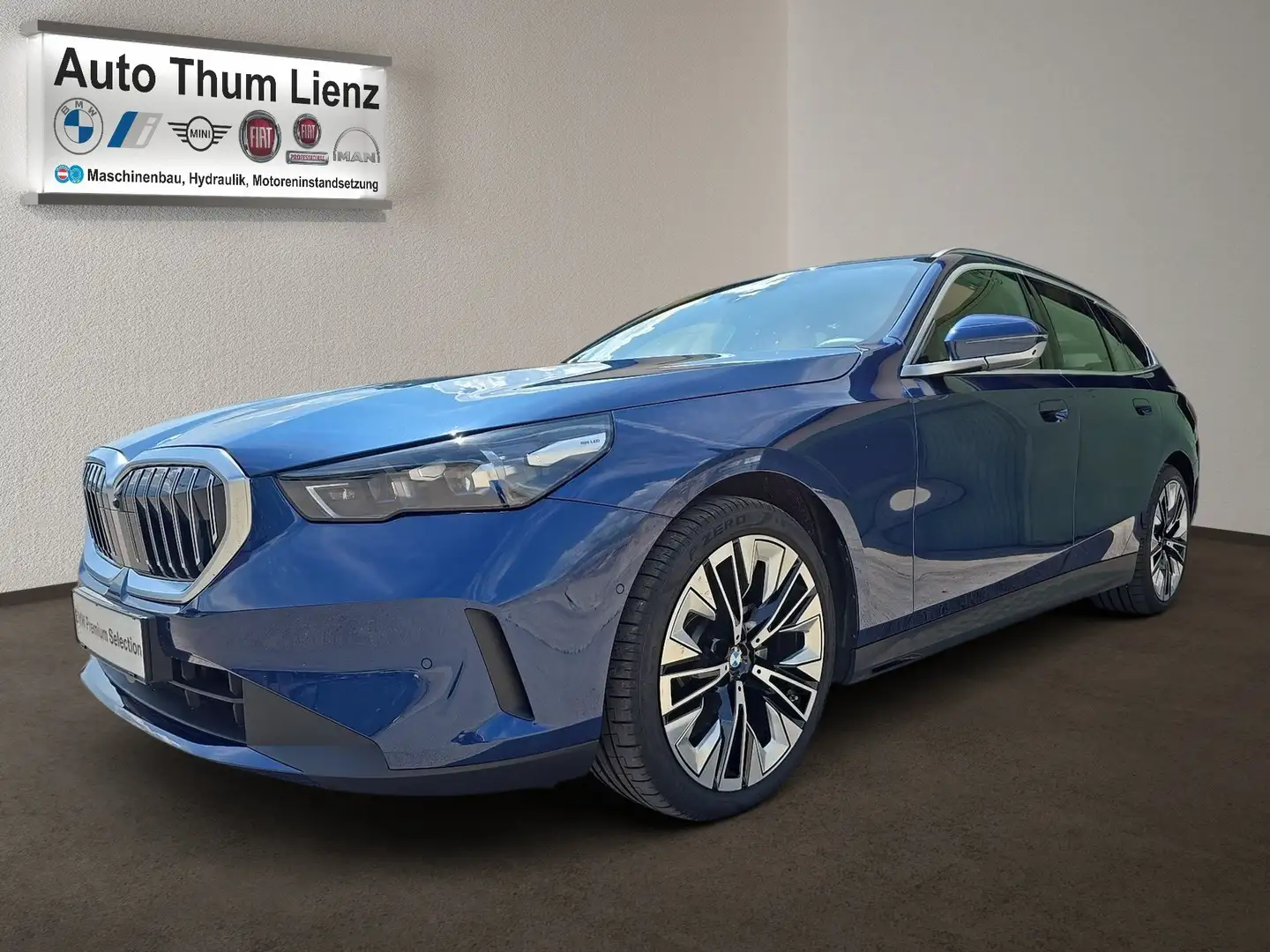 BMW 520 d xDrive Touring G61 B47 Blau - 2
