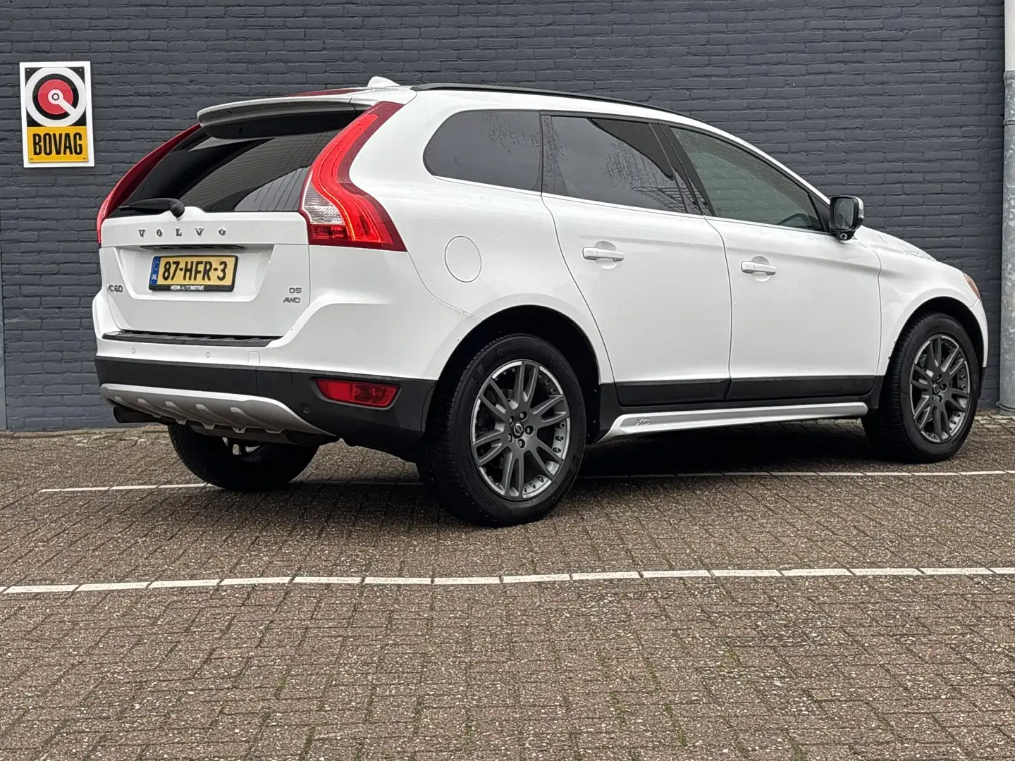 Volvo XC60 2.4 D5 AWD Momentum | Leder | Climate | Cruise | White - 2