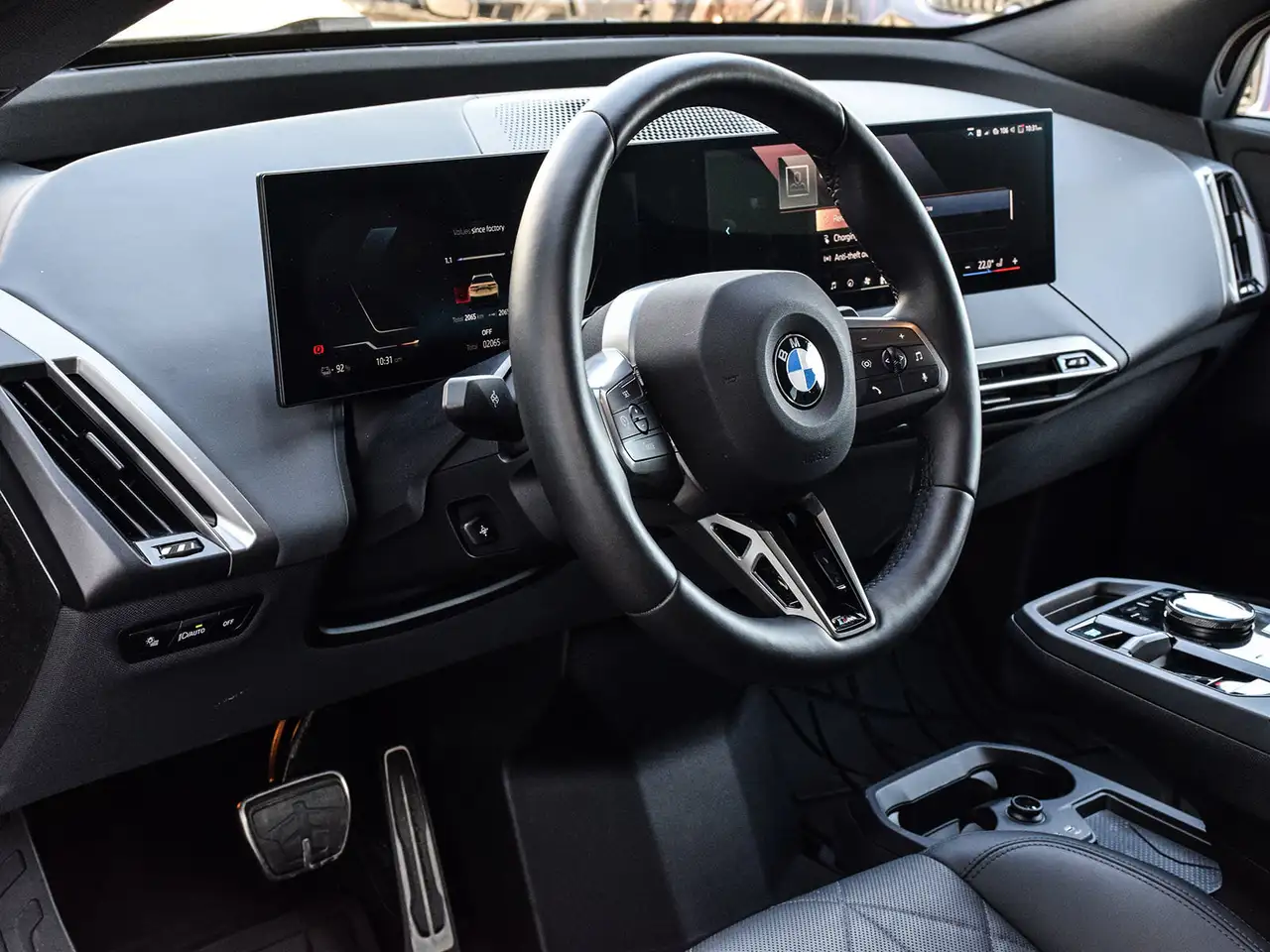 BMW iX снимка BMW iX