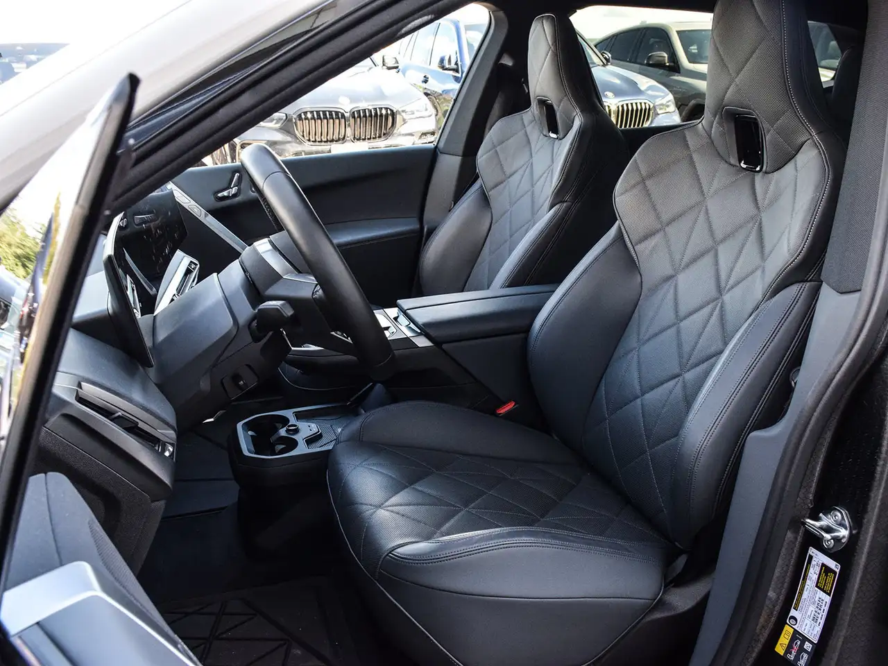 BMW iX снимка BMW iX