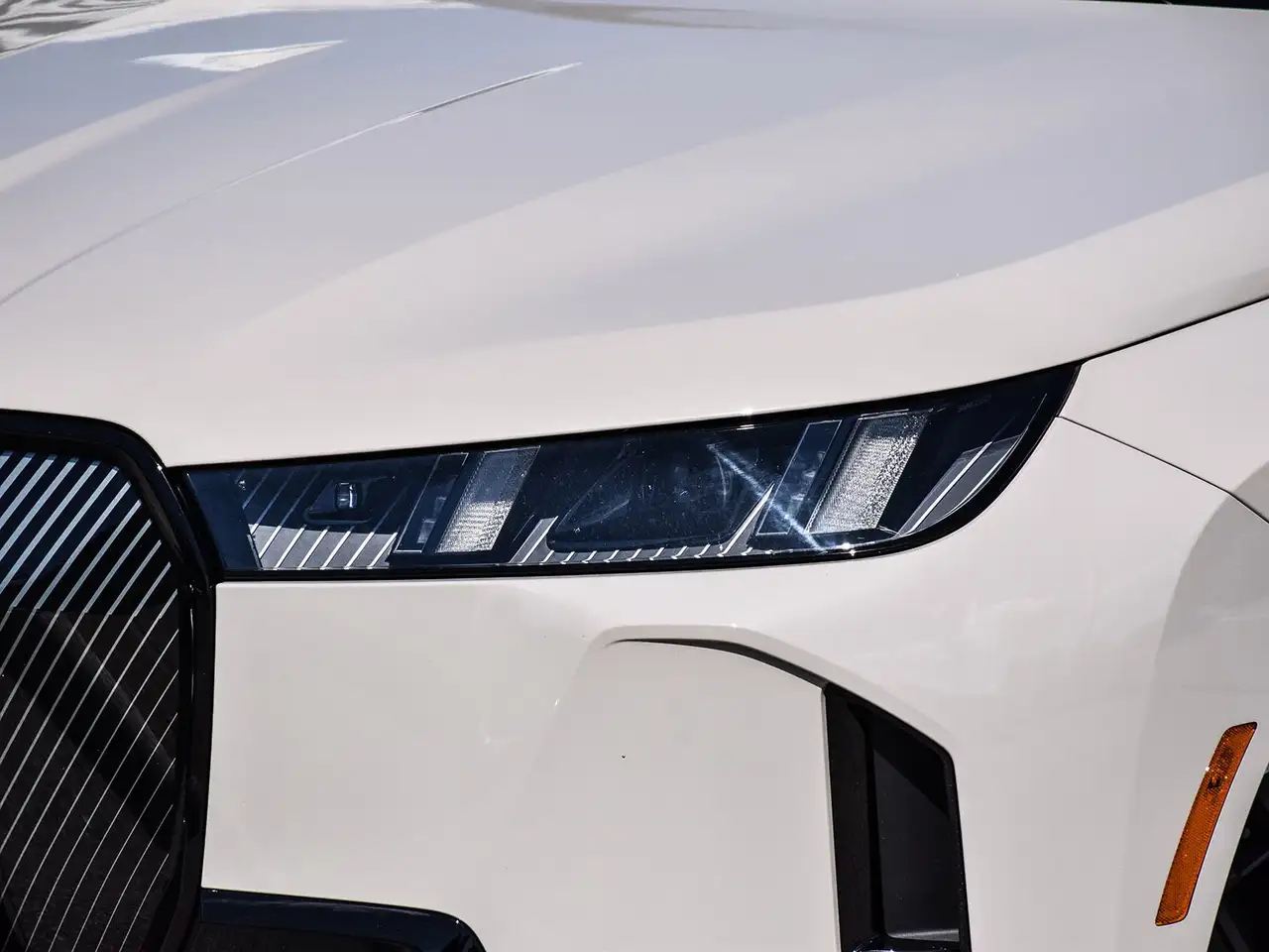 BMW iX снимка BMW iX