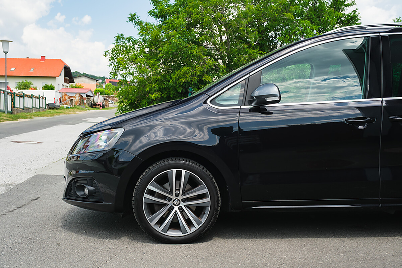 SEAT Alhambra 2.0 TDI FR 4Drive 7-Sitzer /BI-XENON/AHK/SHZ/KE... — photo 5