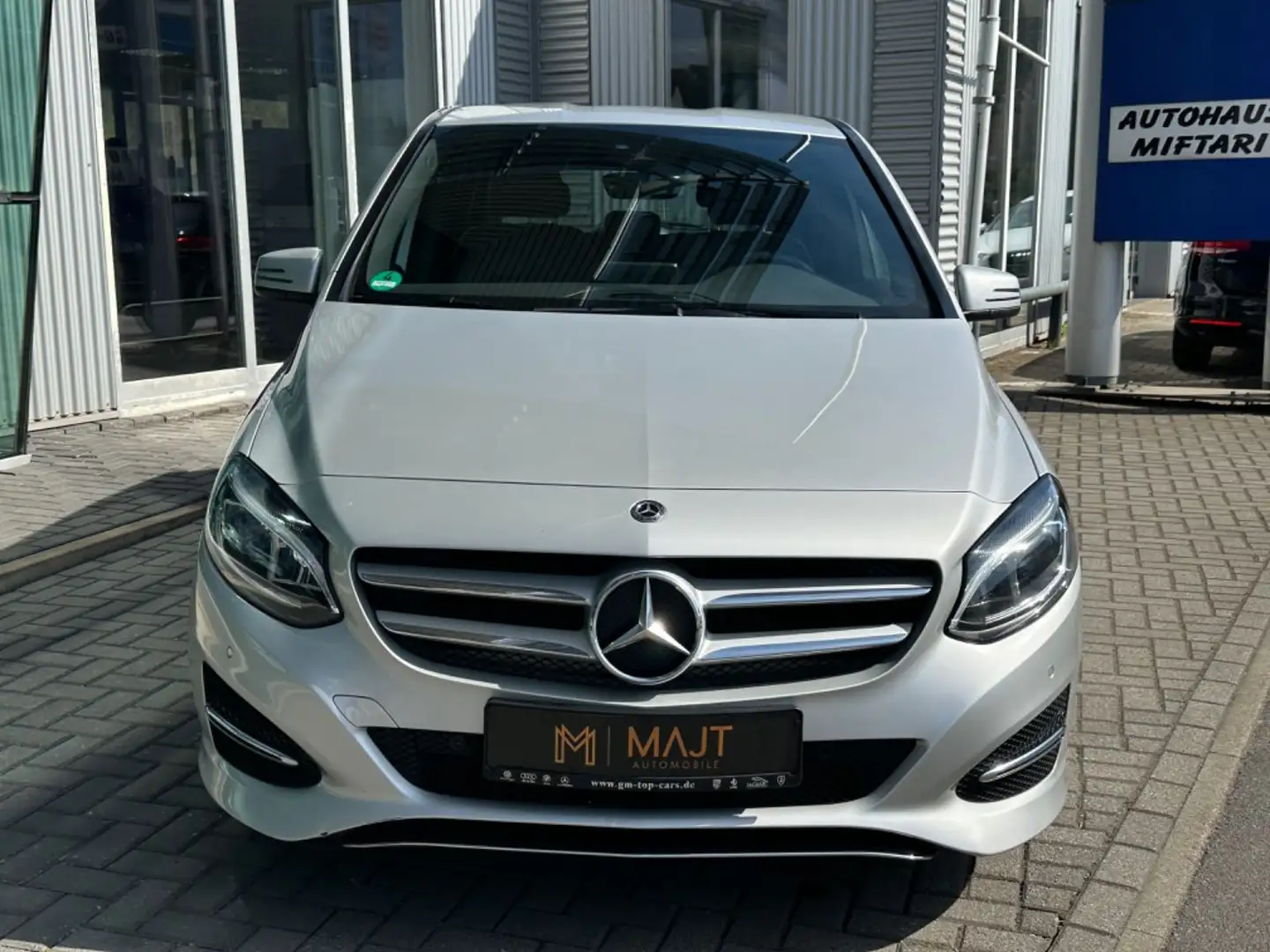 Mercedes-Benz B 200 d Urban Style Edition Automatik Navi KeyGo Silber - 2