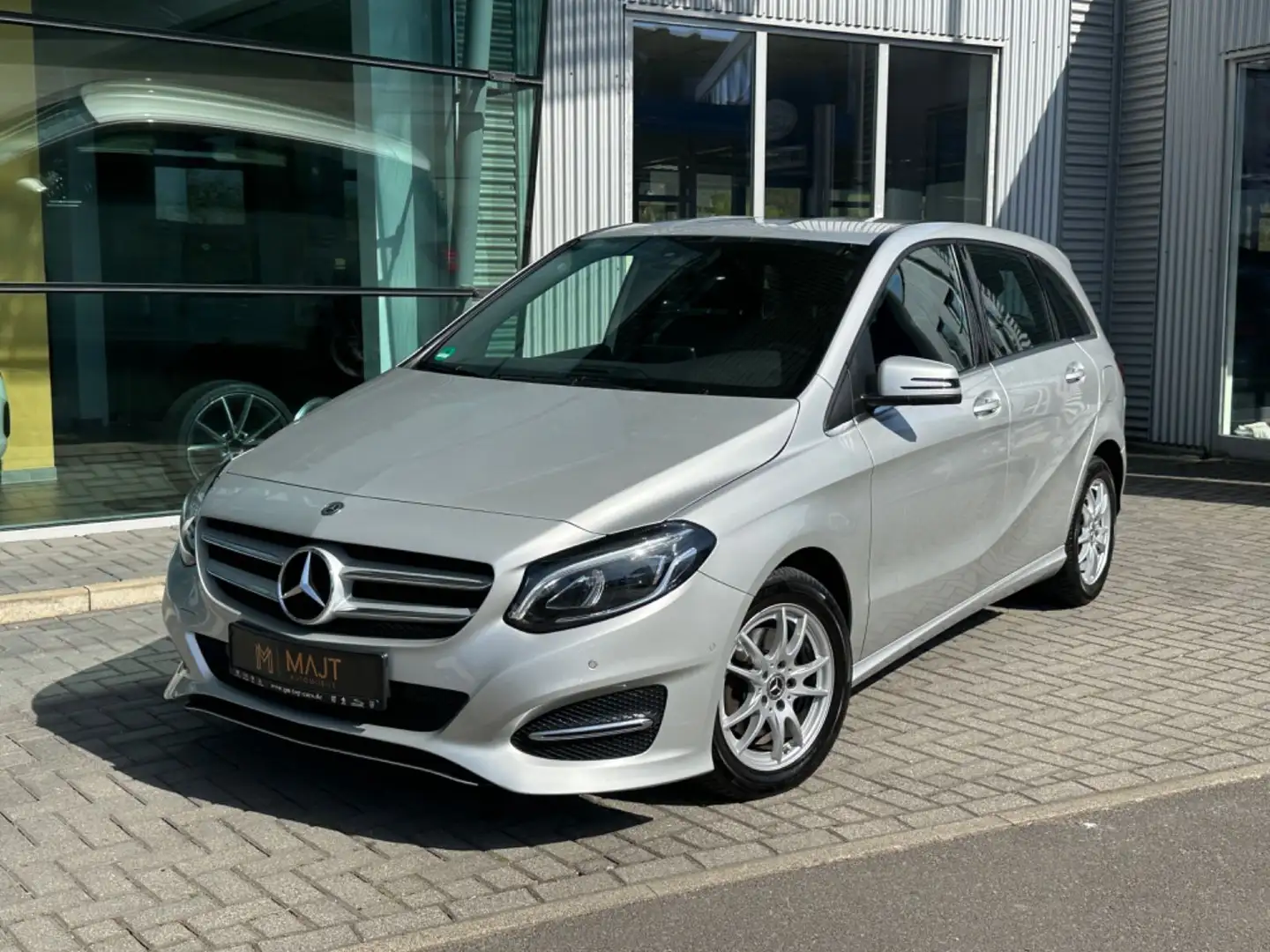 Mercedes-Benz B 200 d Urban Style Edition Automatik Navi KeyGo Silber - 1