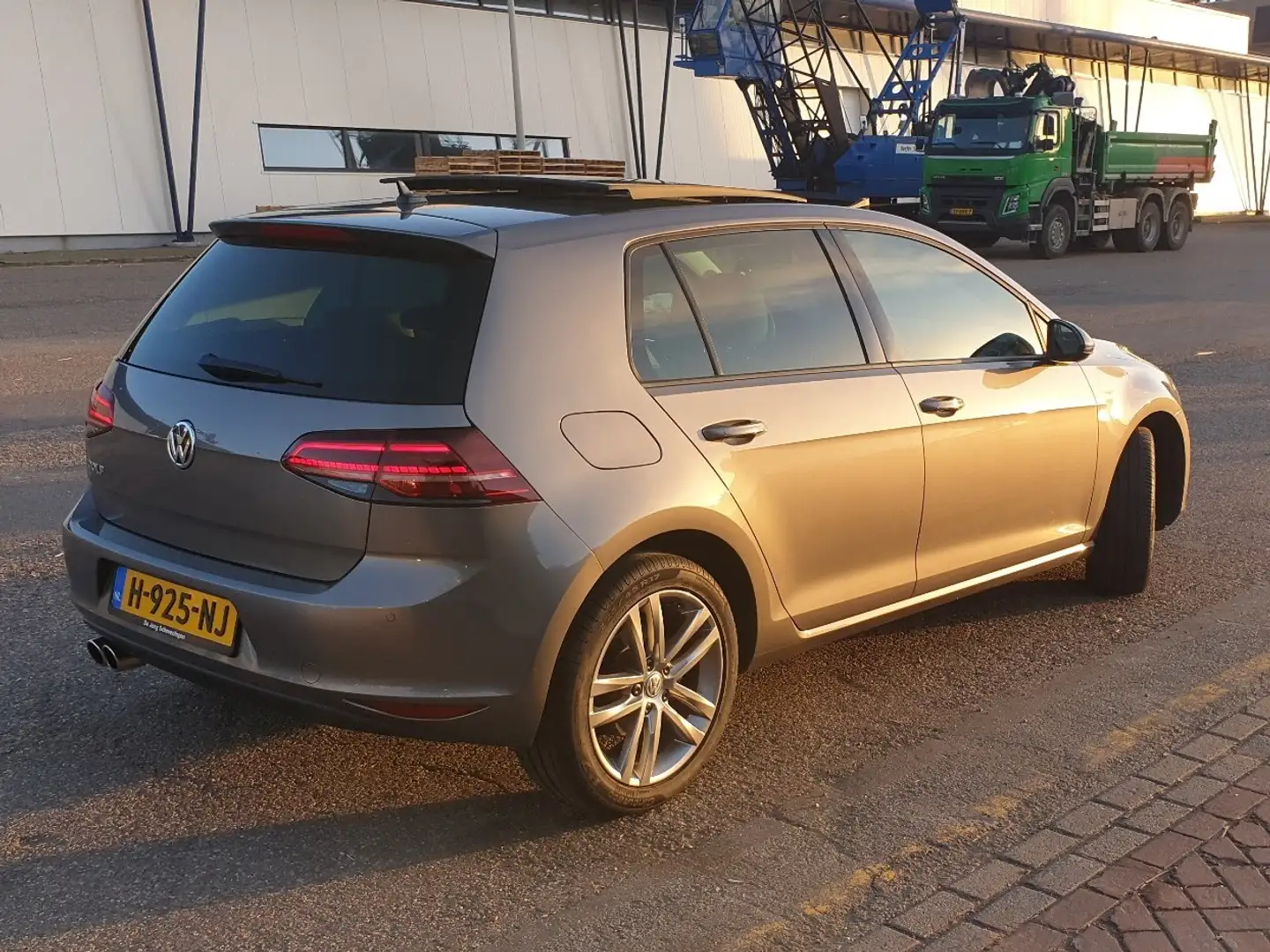 Volkswagen Golf 1.4 TSI BlueMotion Technology Highline Grijs - 1
