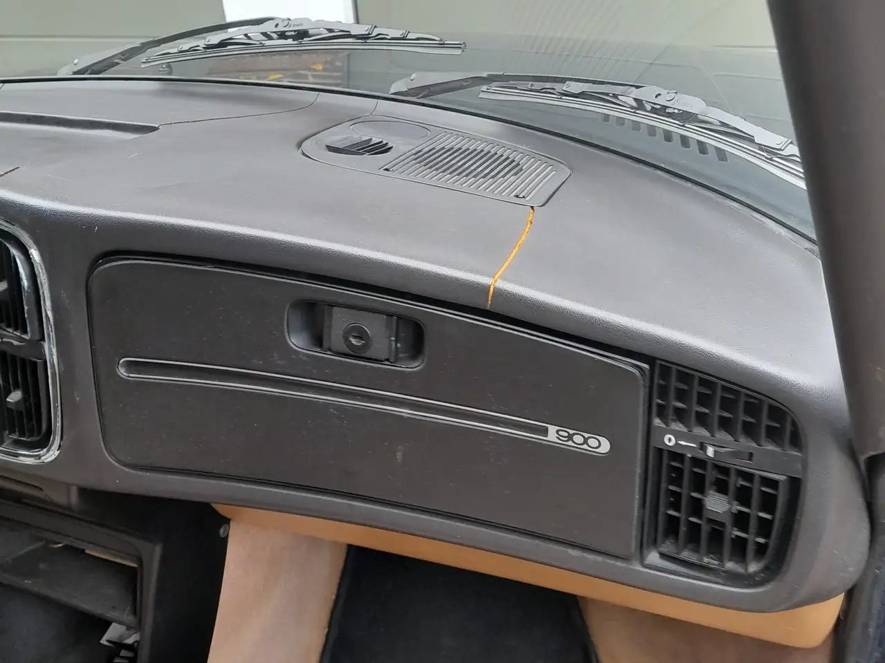 Saab 900 Sedan, foto 1