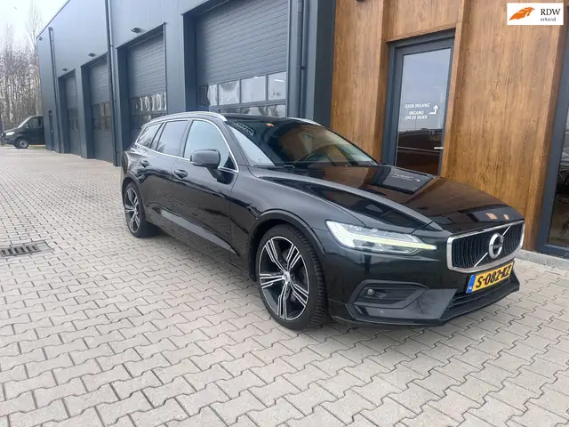 Volvo V60 2.0 T5 Momentum l panorama l camera l apple carpla