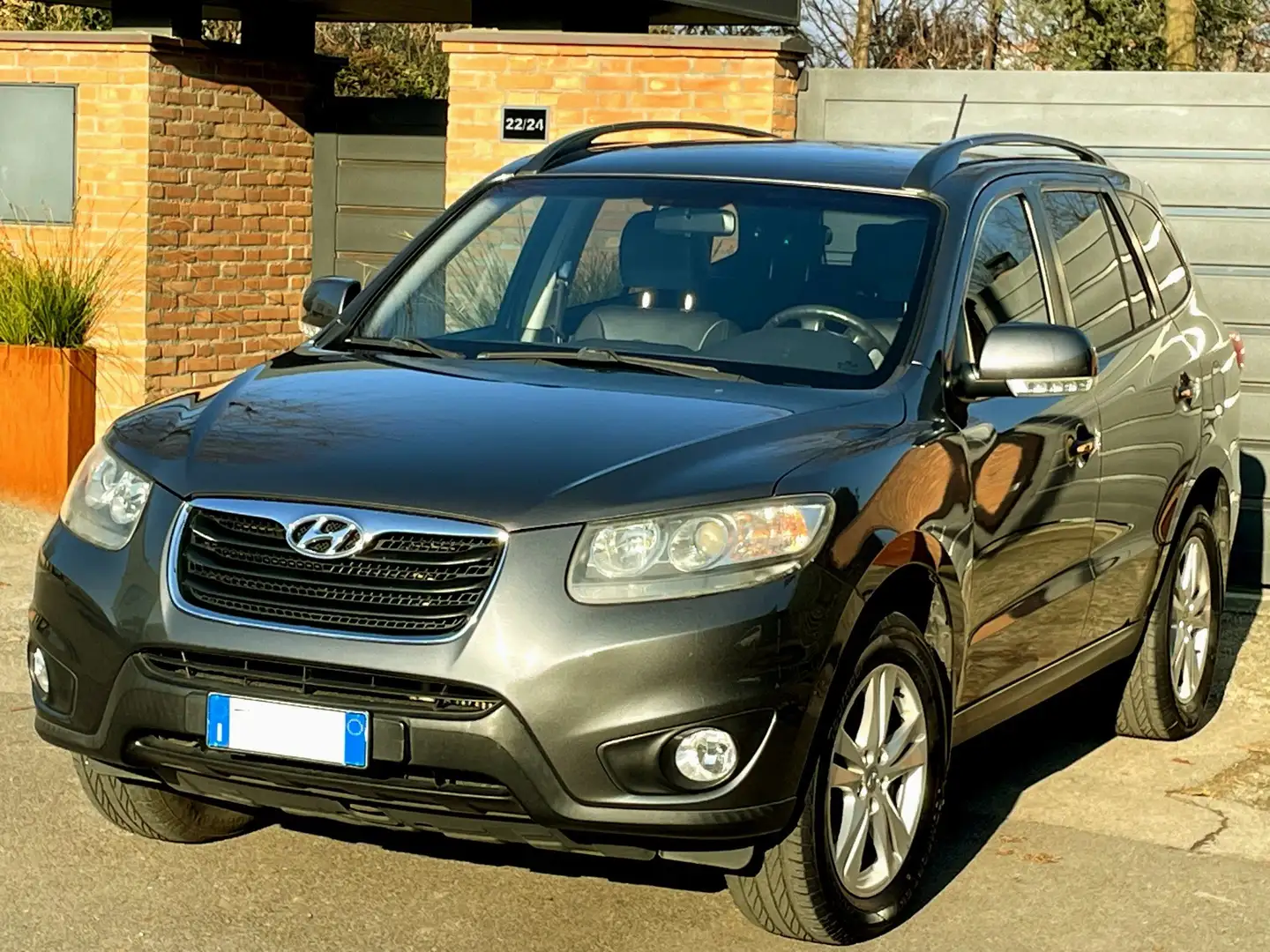 Hyundai SANTA FE 2.2D 4x4 aut-7POST-RESTYLING-Pelle,Navi-FULL Grigio - 2