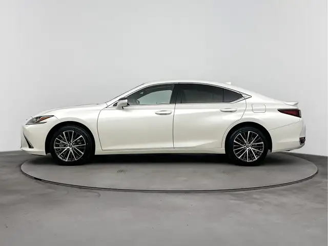 Lexus Es view 3
