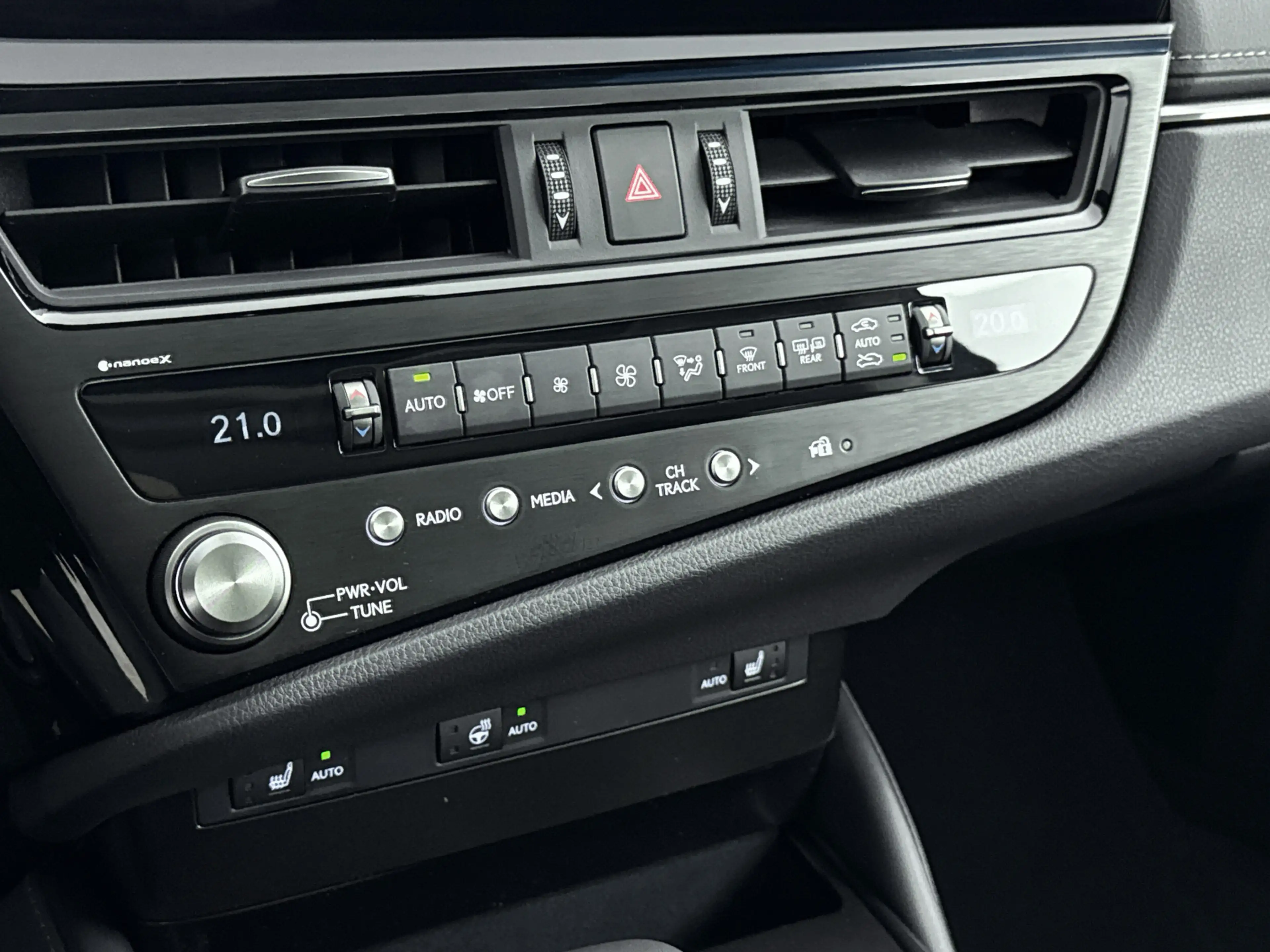 Lexus ES 300 300h Business Line | BTW-Auto | Carplay | Adaptive — photo 10