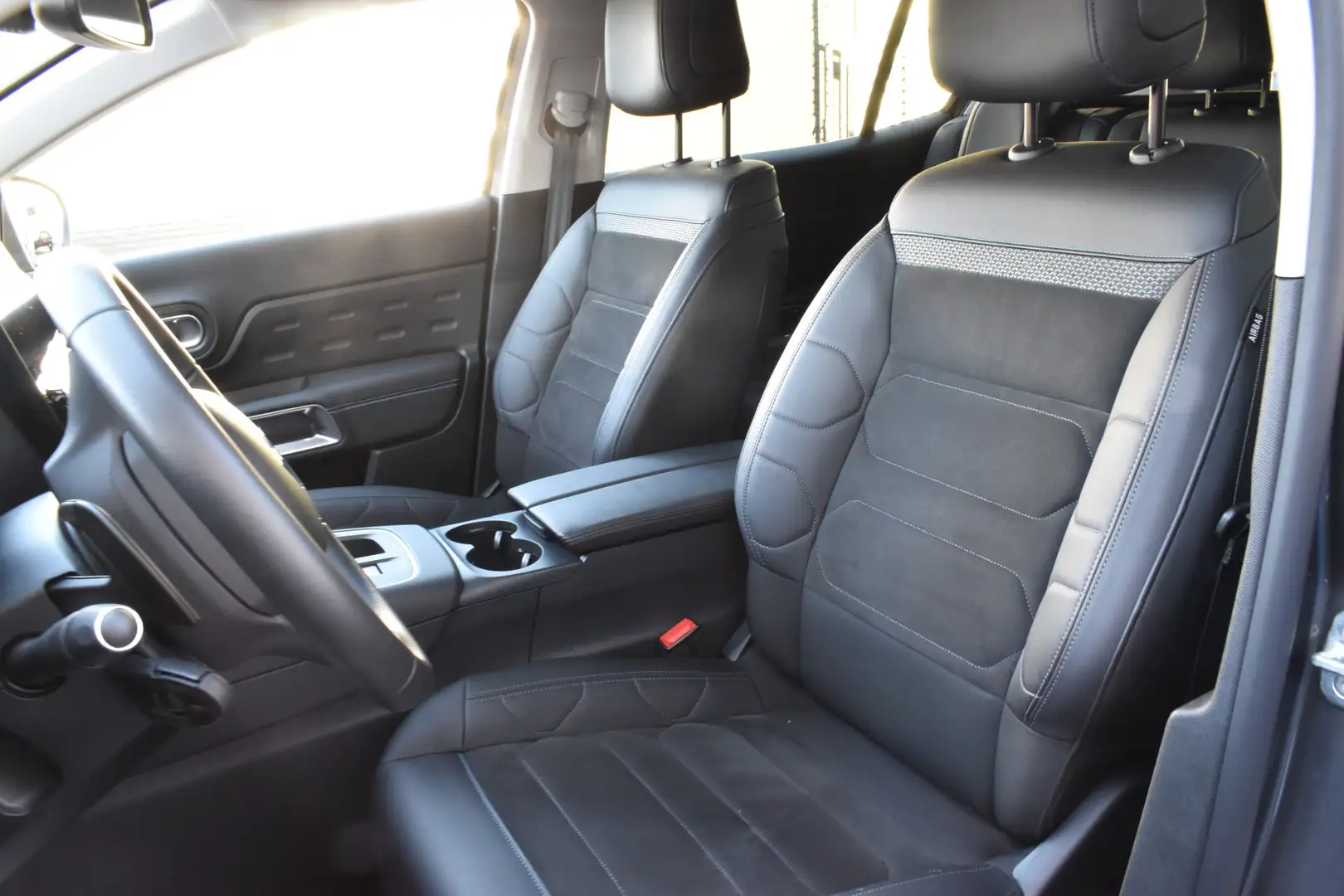 Citroen C5 Aircross Hybrid 136 DCS-6 Automaat ë-Series Airconditioning Grijs - 2